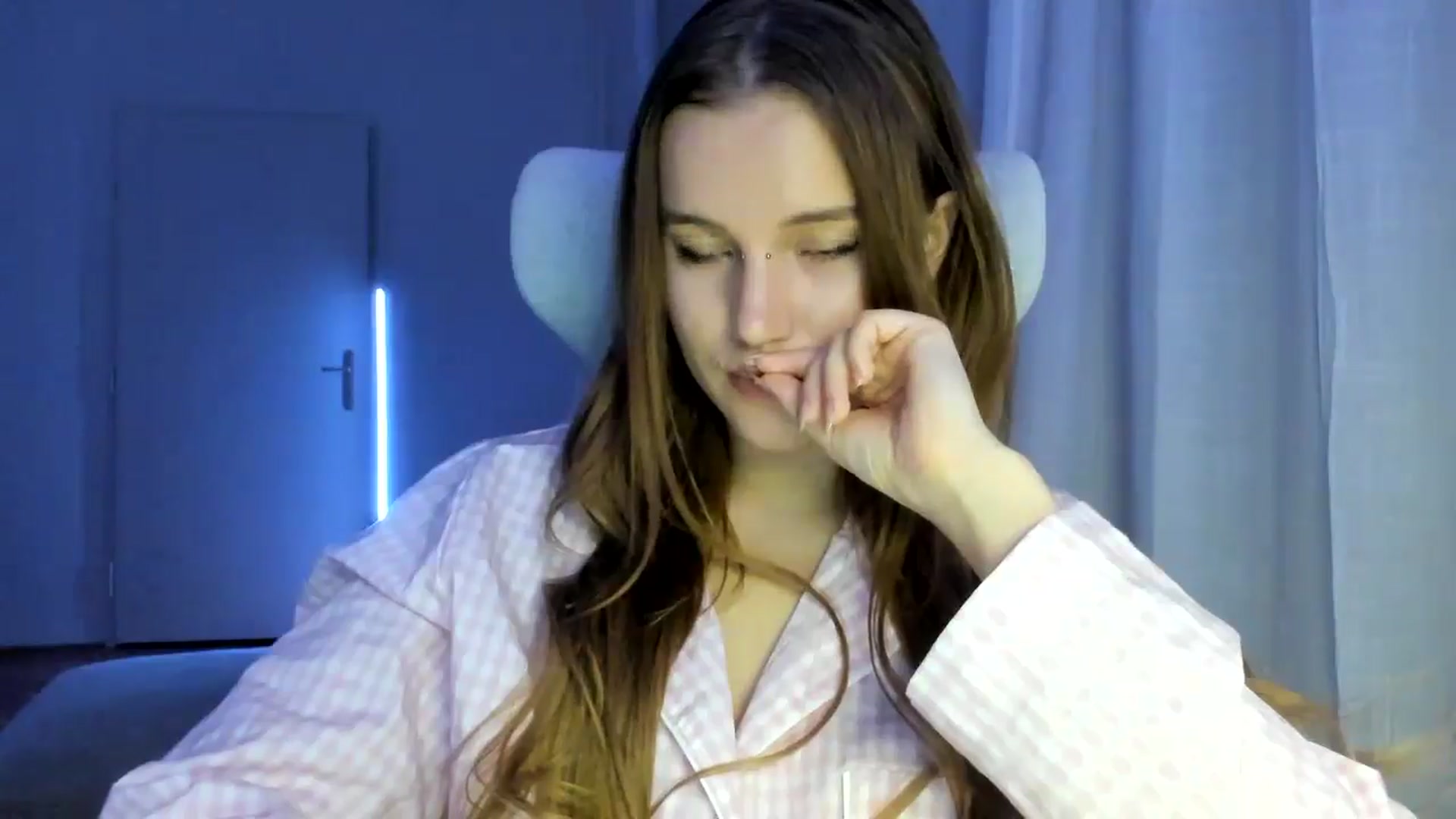 Gallery image thumbnail from Lia_lisia's myfreecams stream on, 01/10/2026, 21:51 image 5 of 20
