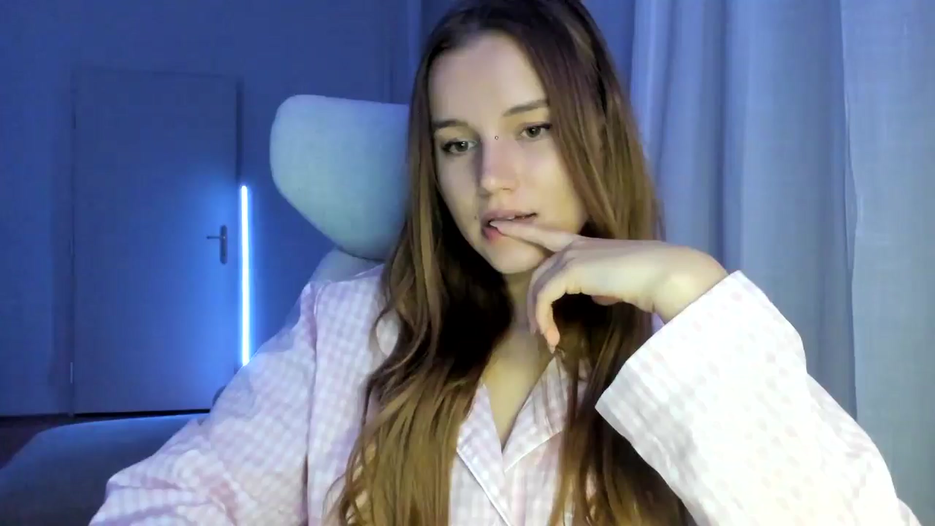 Gallery image thumbnail from Lia_lisia's myfreecams stream on, 01/10/2026, 21:51 image 17 of 20