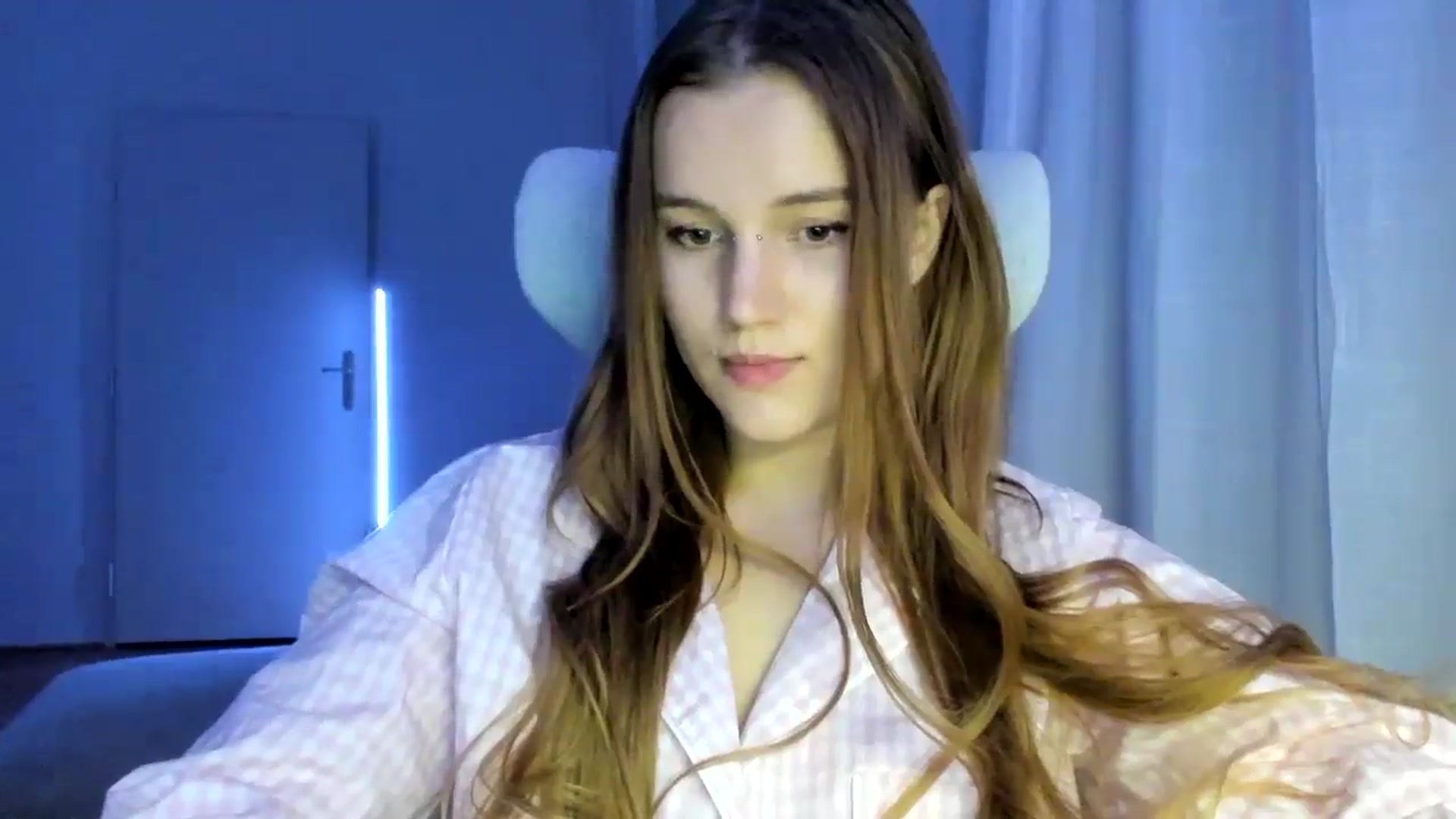 Gallery image thumbnail from Lia_lisia's myfreecams stream on, 01/10/2026, 21:51 image 4 of 20