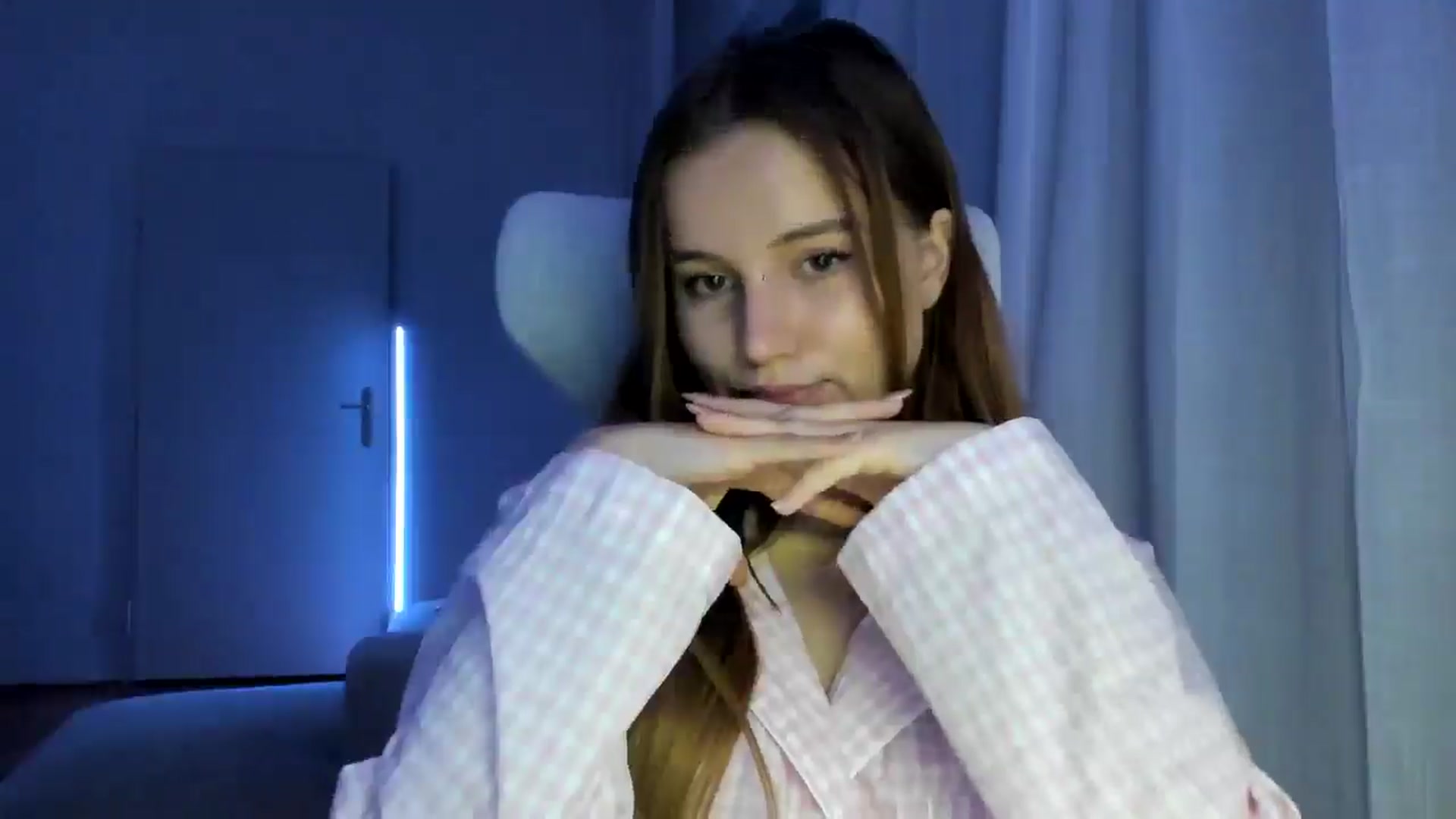 Gallery image thumbnail from Lia_lisia's myfreecams stream on, 01/11/2026, 24:08 image 6 of 20