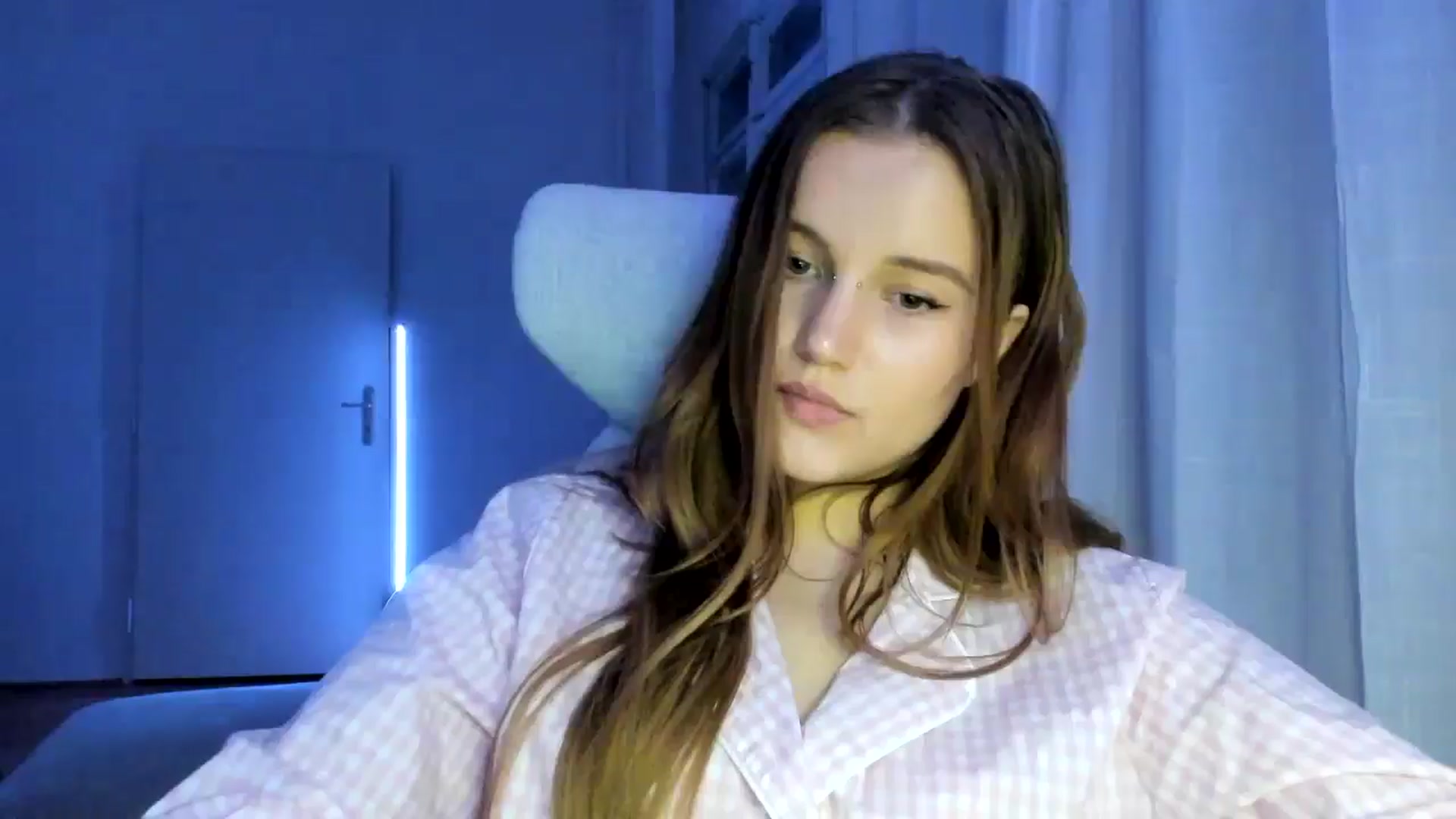 Gallery image thumbnail from Lia_lisia's myfreecams stream on, 01/11/2026, 24:08 image 9 of 20