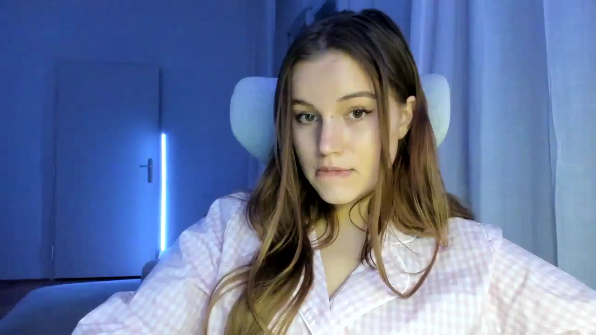 Gallery image thumbnail from Lia_lisia's myfreecams stream on, 01/11/2026, 24:08 image 8 of 20