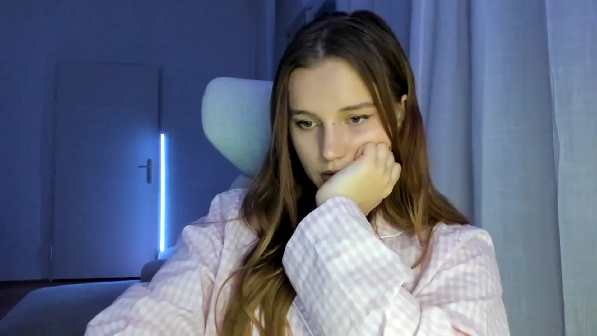 Gallery image thumbnail from Lia_lisia's myfreecams stream on, 01/11/2026, 24:08 image 10 of 20