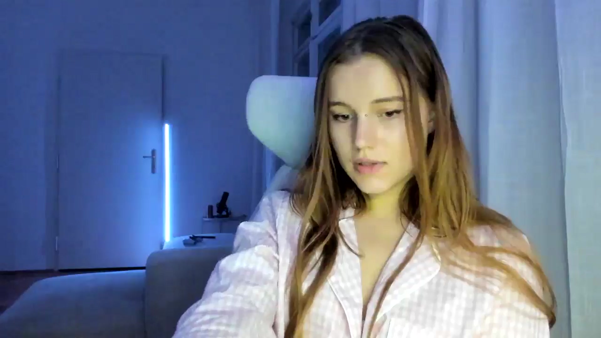 Gallery image thumbnail from Lia_lisia's myfreecams stream on, 01/11/2026, 24:08 image 16 of 20