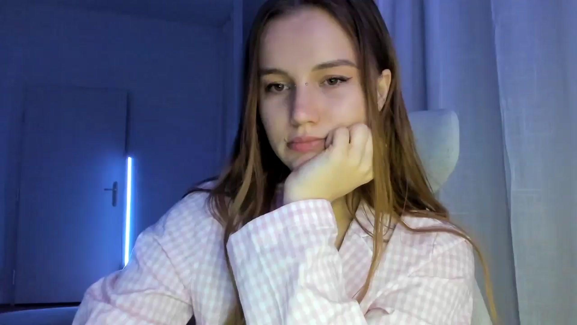 Gallery image thumbnail from Lia_lisia's myfreecams stream on, 01/11/2026, 24:34 image 1 of 20