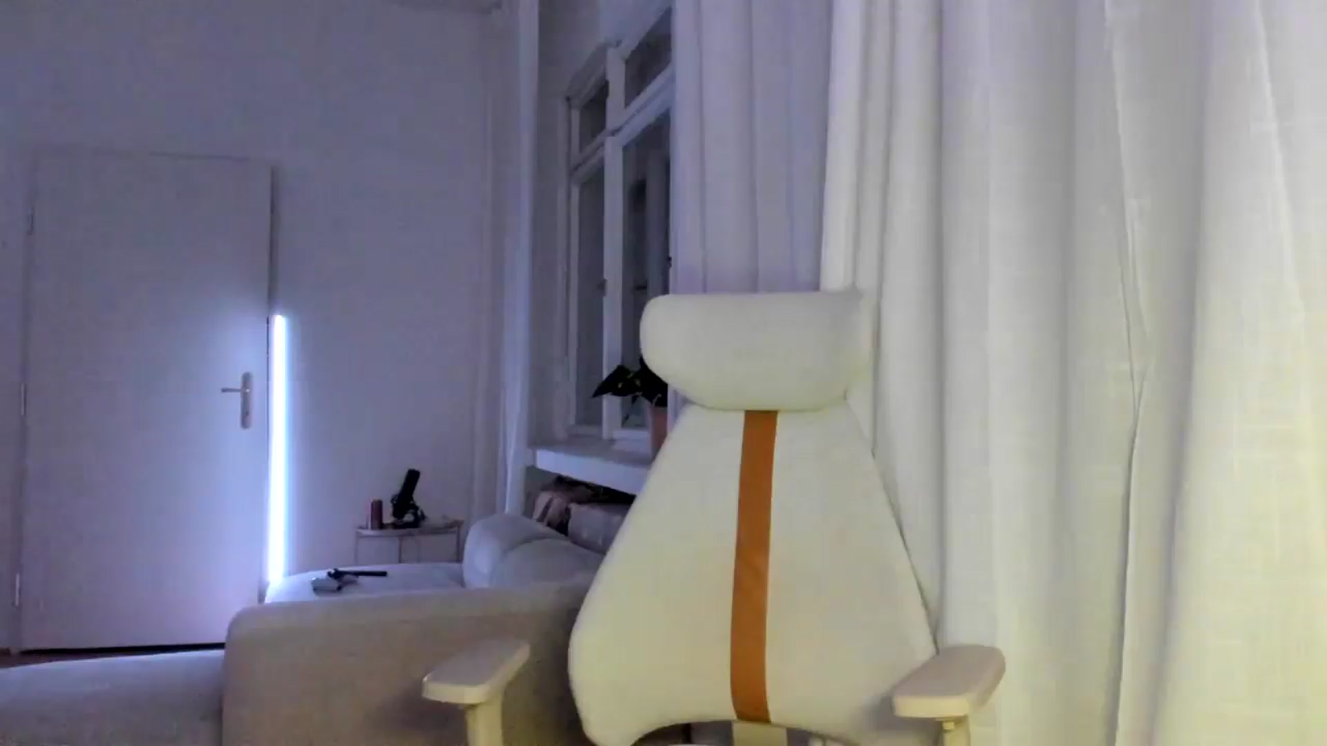 Gallery image thumbnail from Lia_lisia's myfreecams stream on, 01/11/2026, 24:34 image 12 of 20