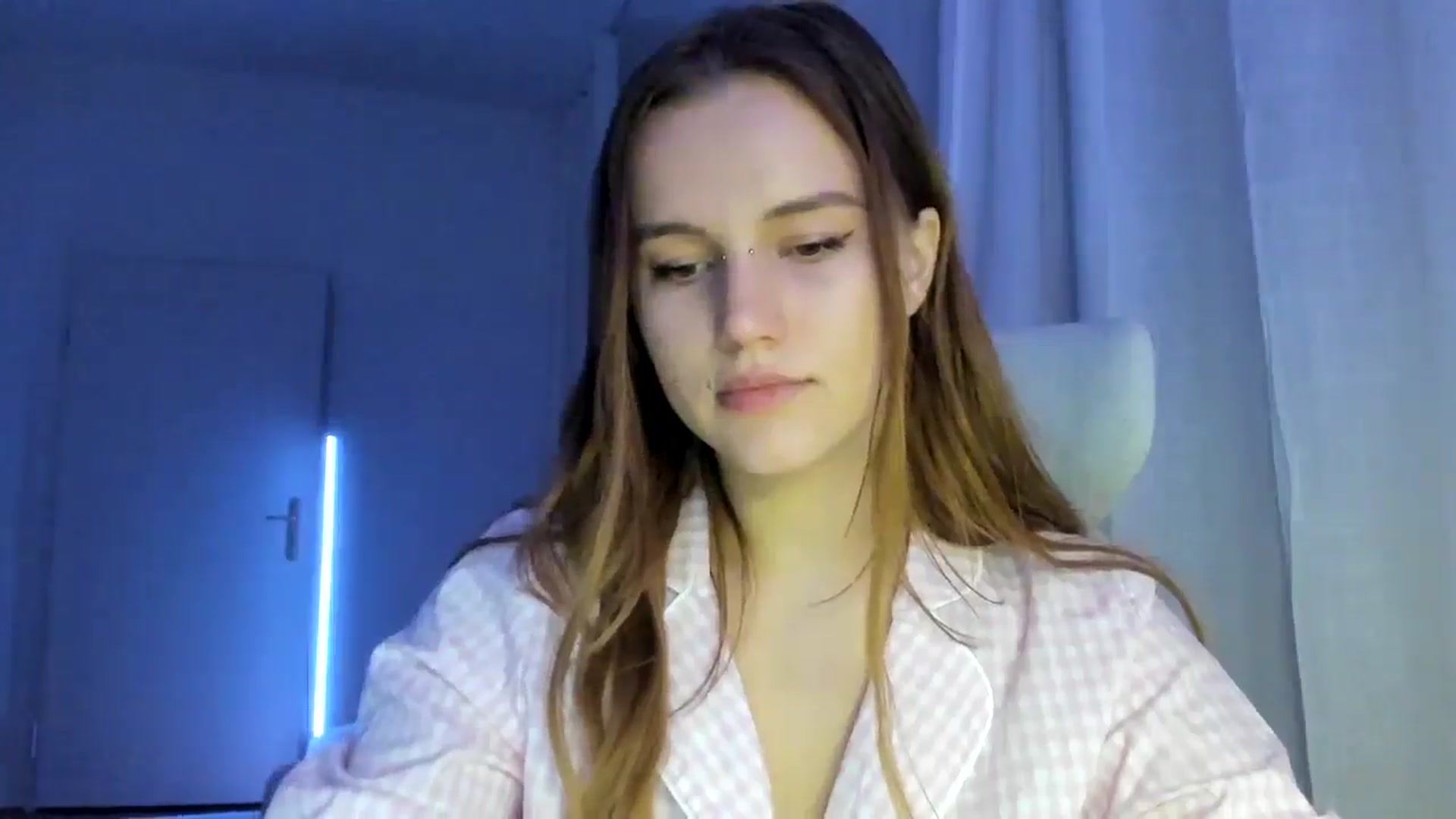 Gallery image thumbnail from Lia_lisia's myfreecams stream on, 01/11/2026, 24:34 image 2 of 20