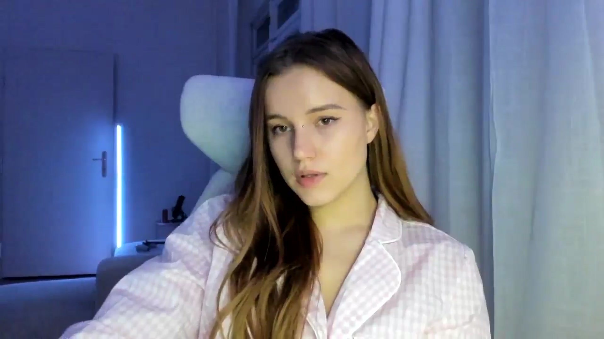 Gallery image thumbnail from Lia_lisia's myfreecams stream on, 01/11/2026, 24:34 image 17 of 20