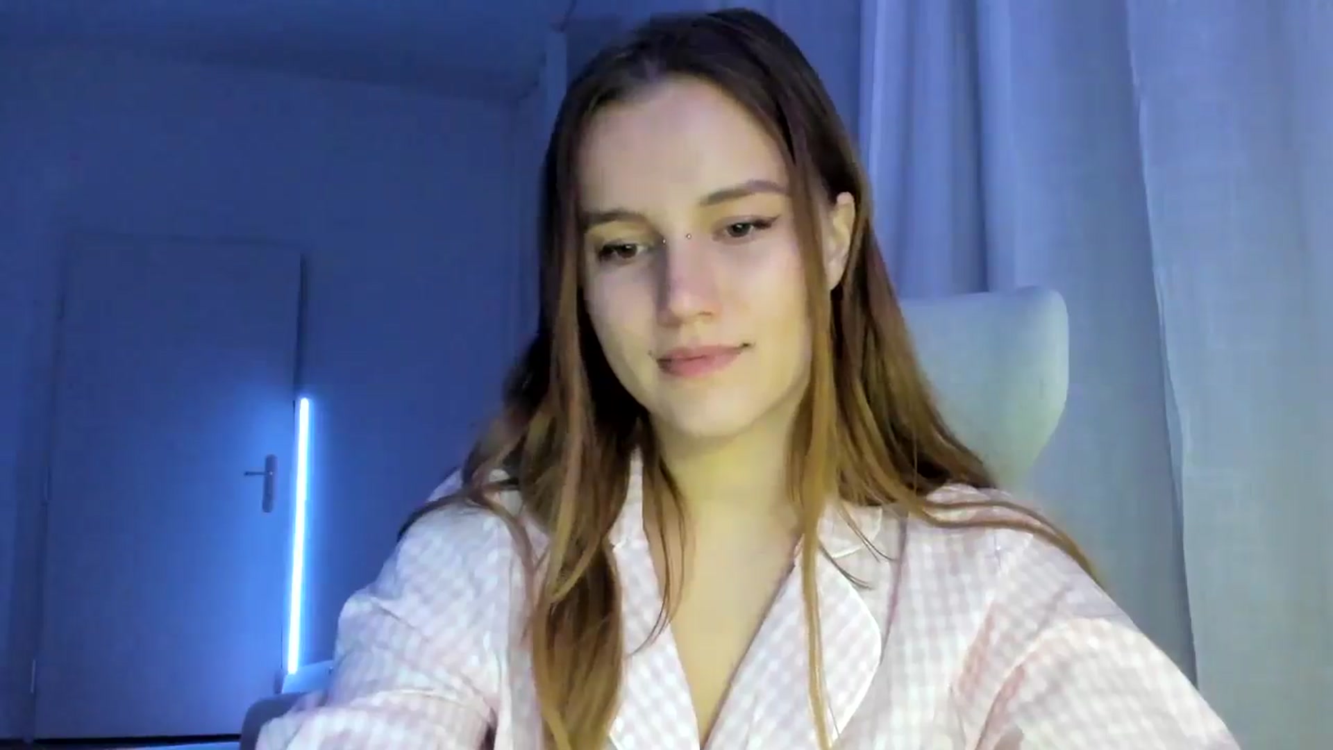 Gallery image thumbnail from Lia_lisia's myfreecams stream on, 01/11/2026, 24:34 image 4 of 20