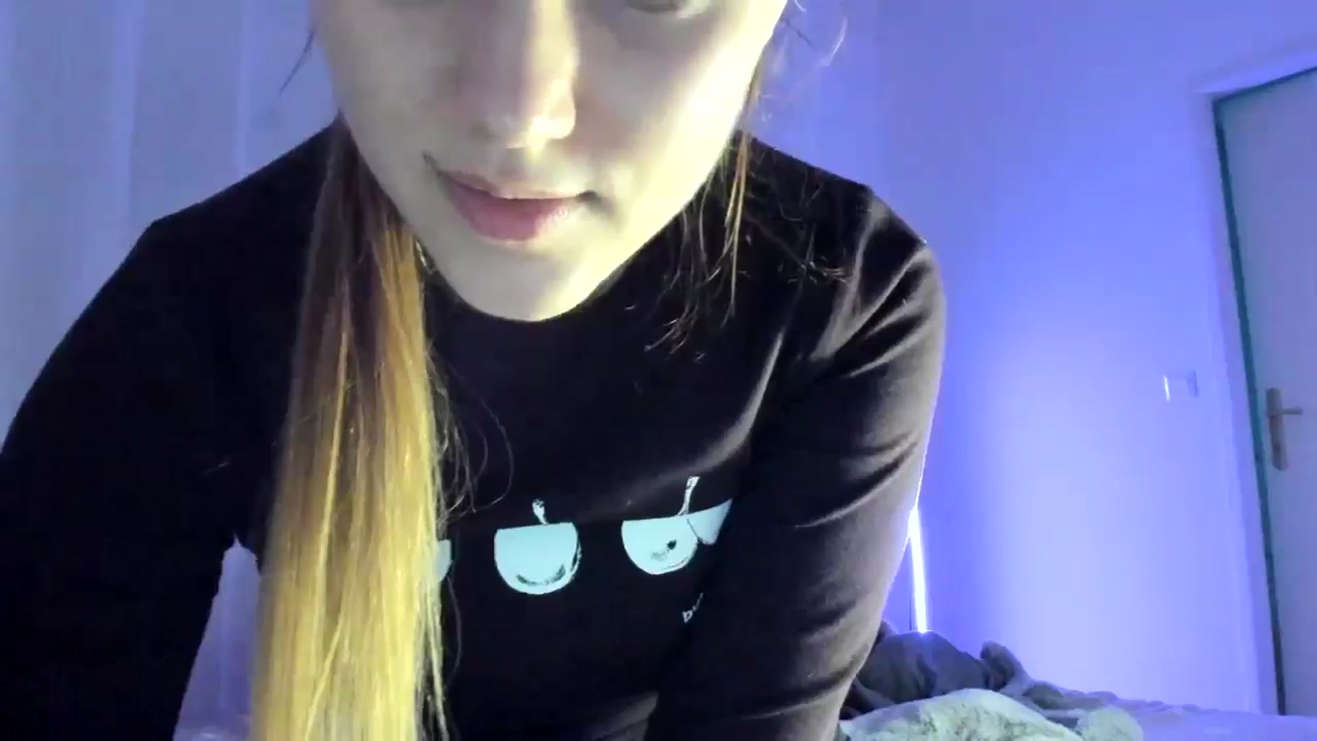 Gallery image thumbnail from Lia_lisia's myfreecams stream on, 01/11/2026, 23:14 image 17 of 20