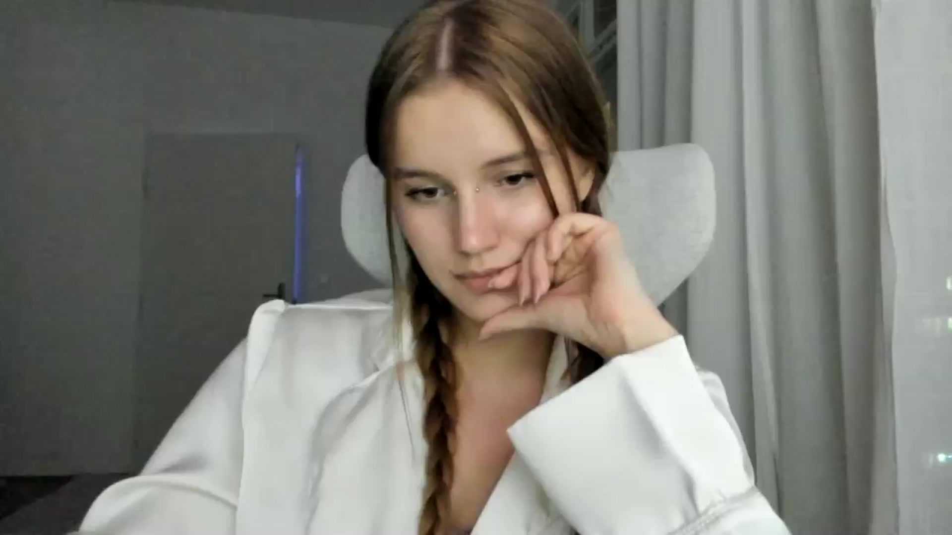 Gallery image thumbnail from Lia_lisia's myfreecams stream on, 01/13/2026, 20:20 image 15 of 20