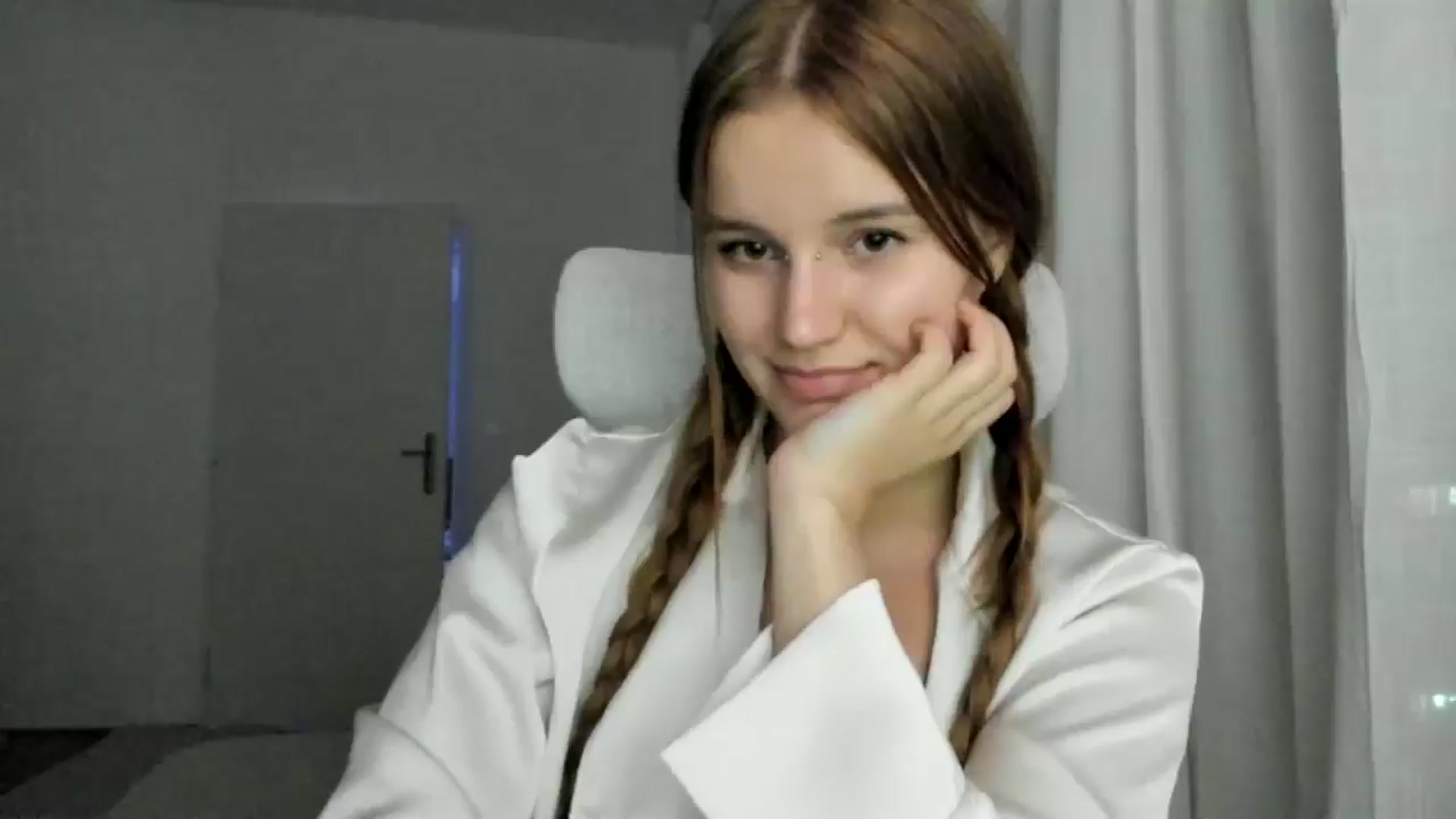 Gallery image thumbnail from Lia_lisia's myfreecams stream on, 01/13/2026, 20:20 image 5 of 20