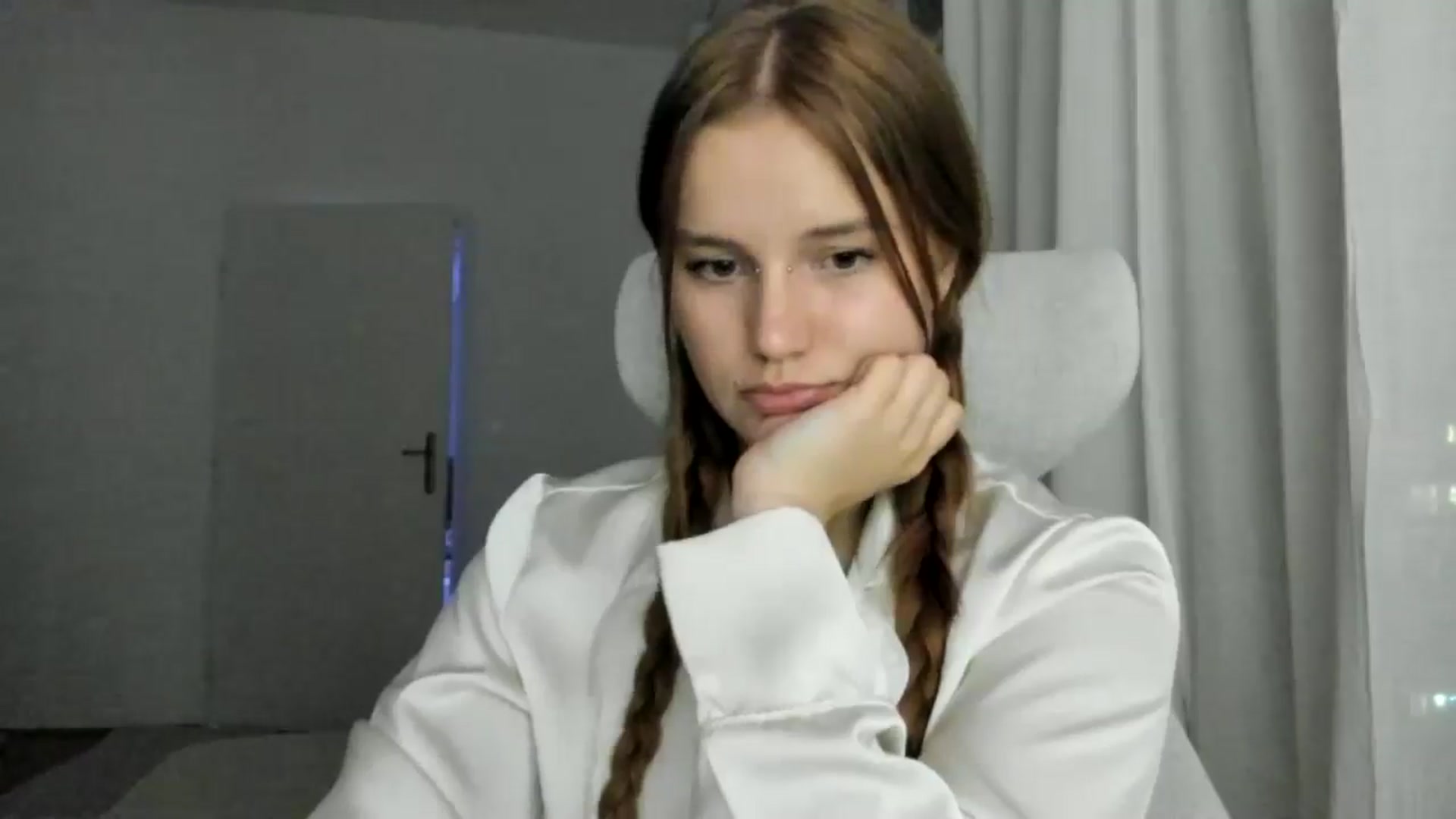 Gallery image thumbnail from Lia_lisia's myfreecams stream on, 01/13/2026, 20:20 image 12 of 20