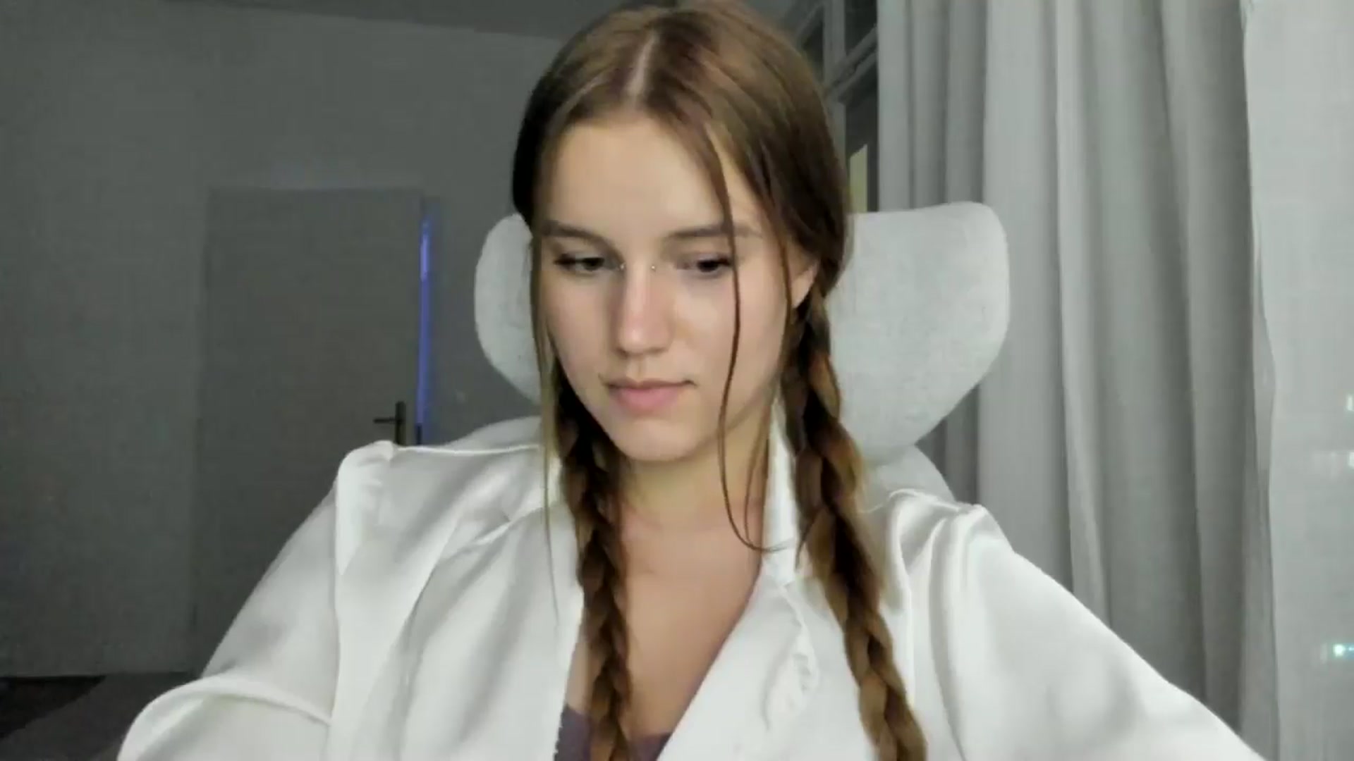 Gallery image thumbnail from Lia_lisia's myfreecams stream on, 01/13/2026, 20:20 image 18 of 20