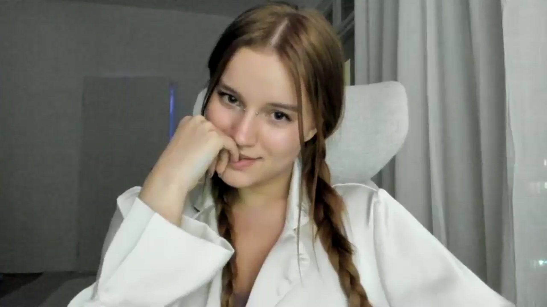 Gallery image thumbnail from Lia_lisia's myfreecams stream on, 01/13/2026, 20:20 image 17 of 20