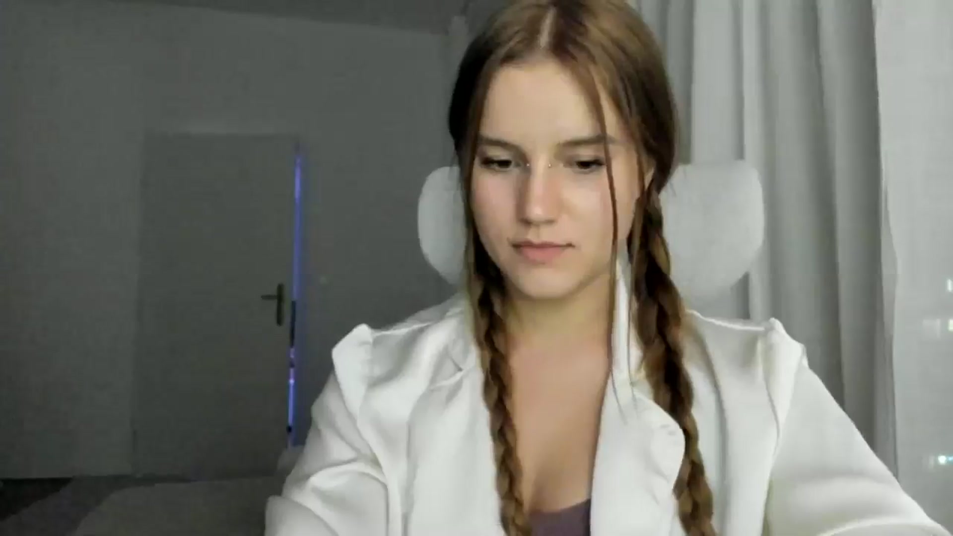 Gallery image thumbnail from Lia_lisia's myfreecams stream on, 01/13/2026, 20:20 image 10 of 20