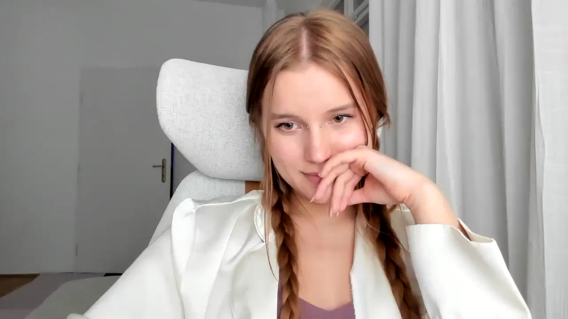 Gallery image thumbnail from Lia_lisia's myfreecams stream on, 01/13/2026, 21:47 image 17 of 20