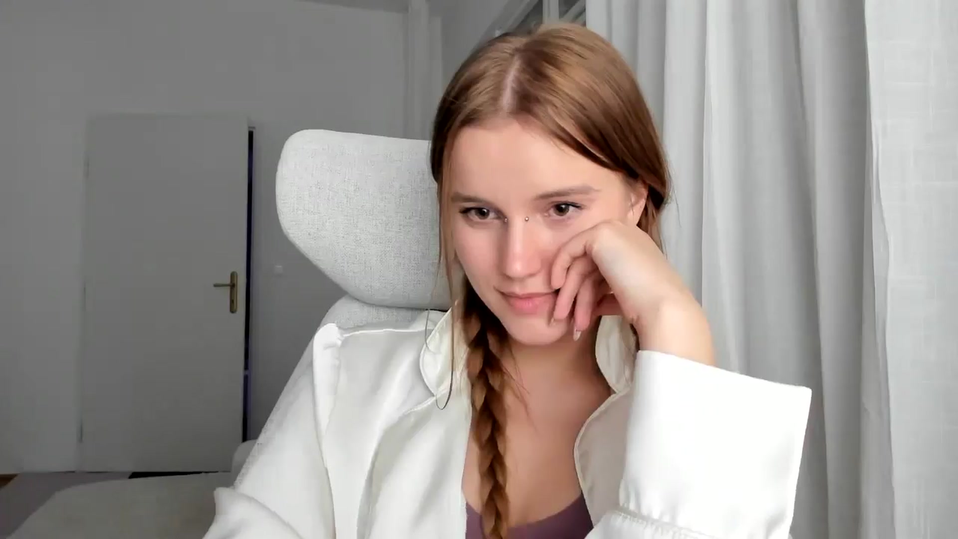 Gallery image thumbnail from Lia_lisia's myfreecams stream on, 01/13/2026, 22:42 image 5 of 20