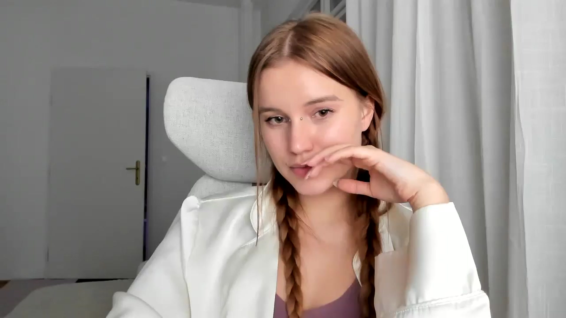 Gallery image thumbnail from Lia_lisia's myfreecams stream on, 01/13/2026, 22:42 image 4 of 20