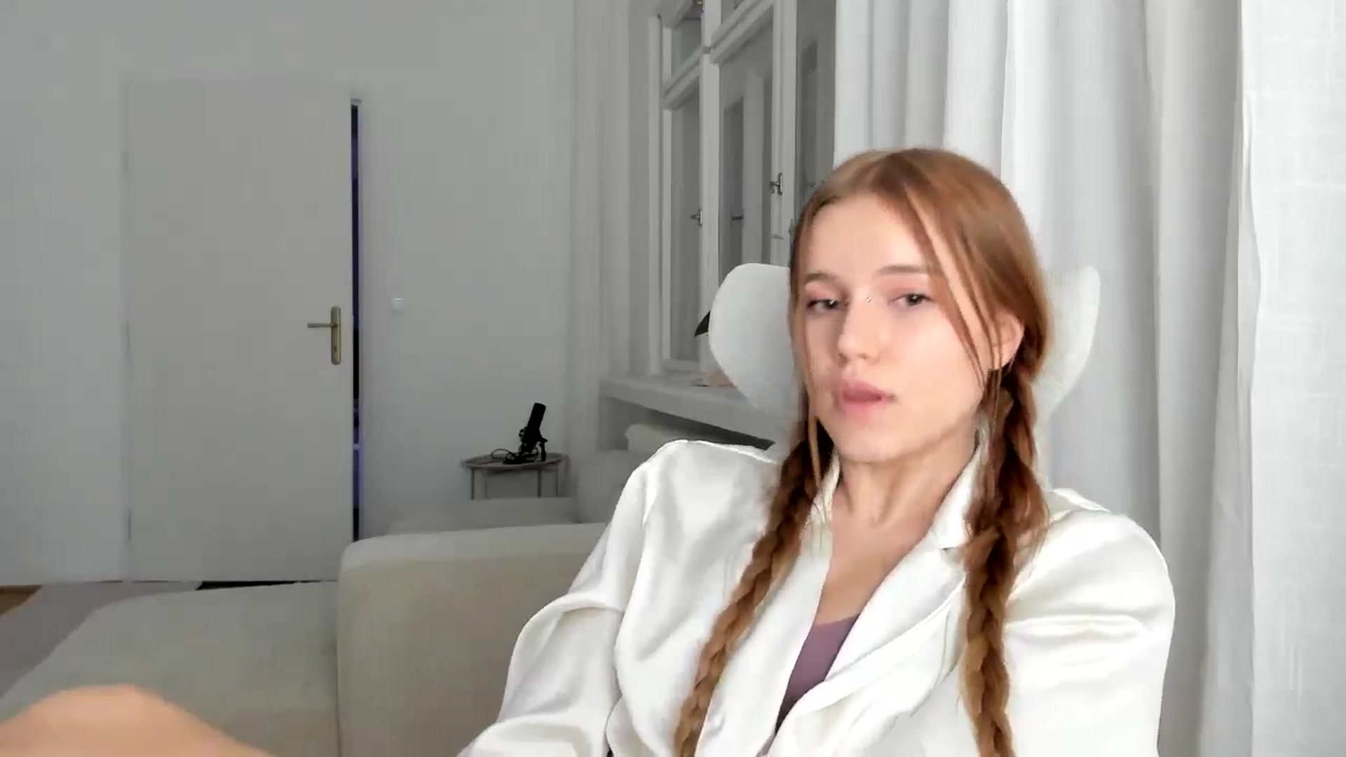 Gallery image thumbnail from Lia_lisia's myfreecams stream on, 01/13/2026, 22:42 image 17 of 20