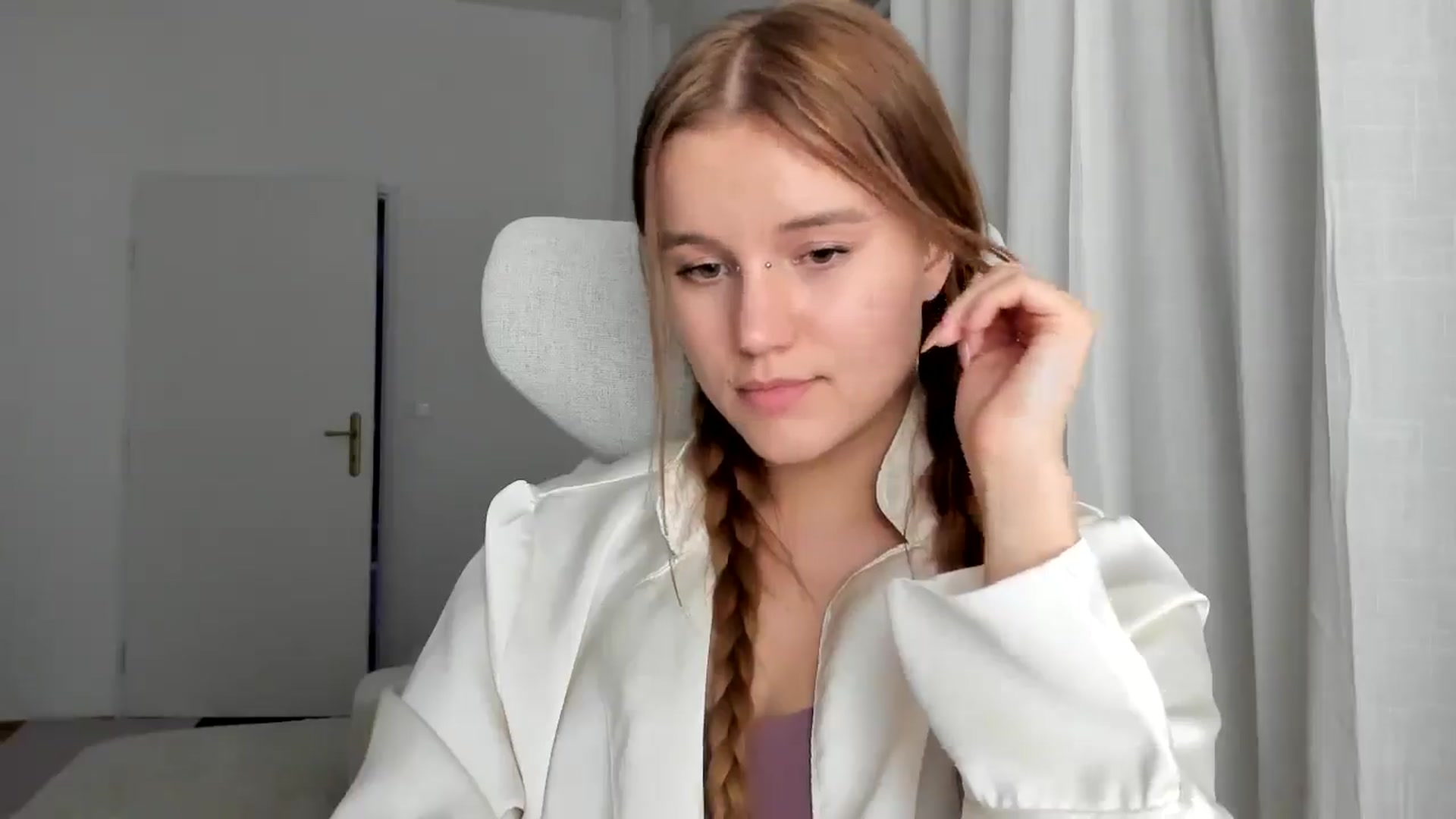 Gallery image thumbnail from Lia_lisia's myfreecams stream on, 01/13/2026, 22:42 image 10 of 20