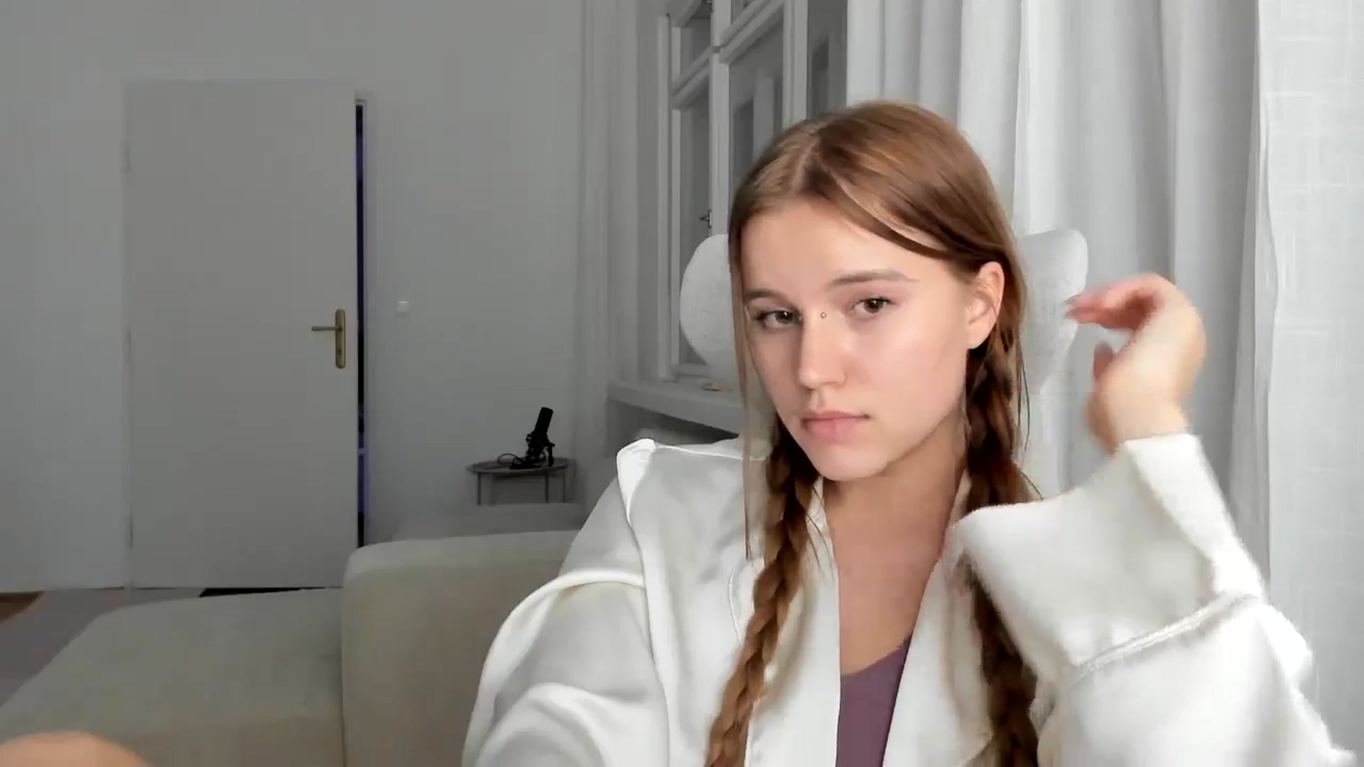 Gallery image thumbnail from Lia_lisia's myfreecams stream on, 01/13/2026, 22:42 image 18 of 20