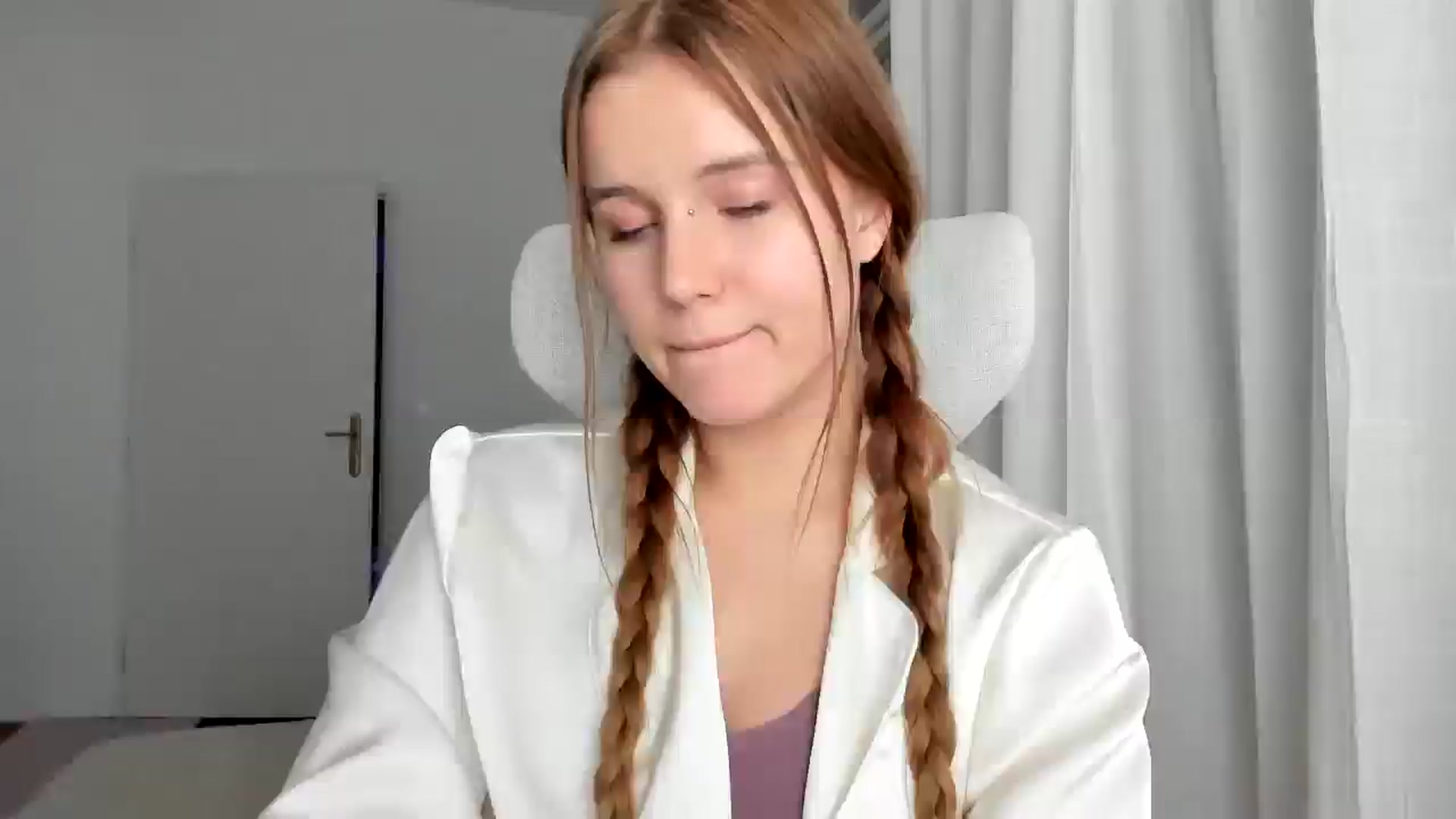 Gallery image thumbnail from Lia_lisia's myfreecams stream on, 01/13/2026, 22:42 image 13 of 20