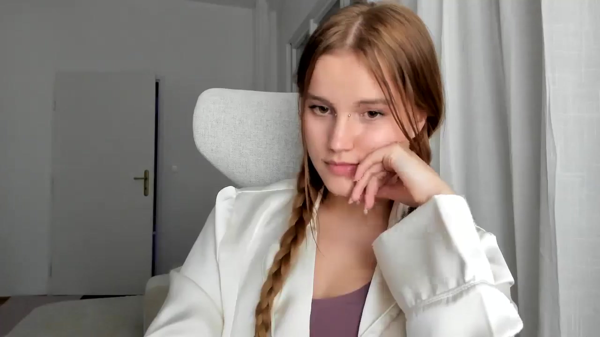 Gallery image thumbnail from Lia_lisia's myfreecams stream on, 01/13/2026, 22:42 image 12 of 20