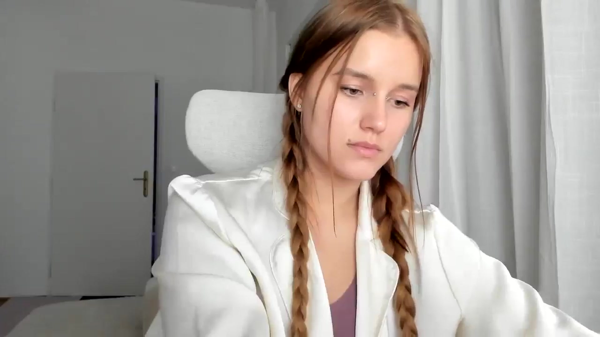 Gallery image thumbnail from Lia_lisia's myfreecams stream on, 01/13/2026, 22:42 image 14 of 20