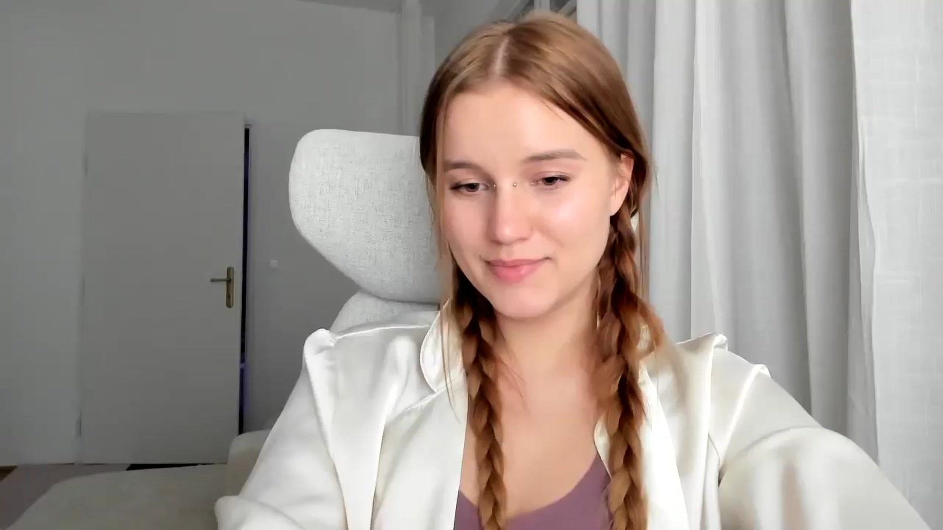 Gallery image thumbnail from Lia_lisia's myfreecams stream on, 01/13/2026, 22:42 image 3 of 20