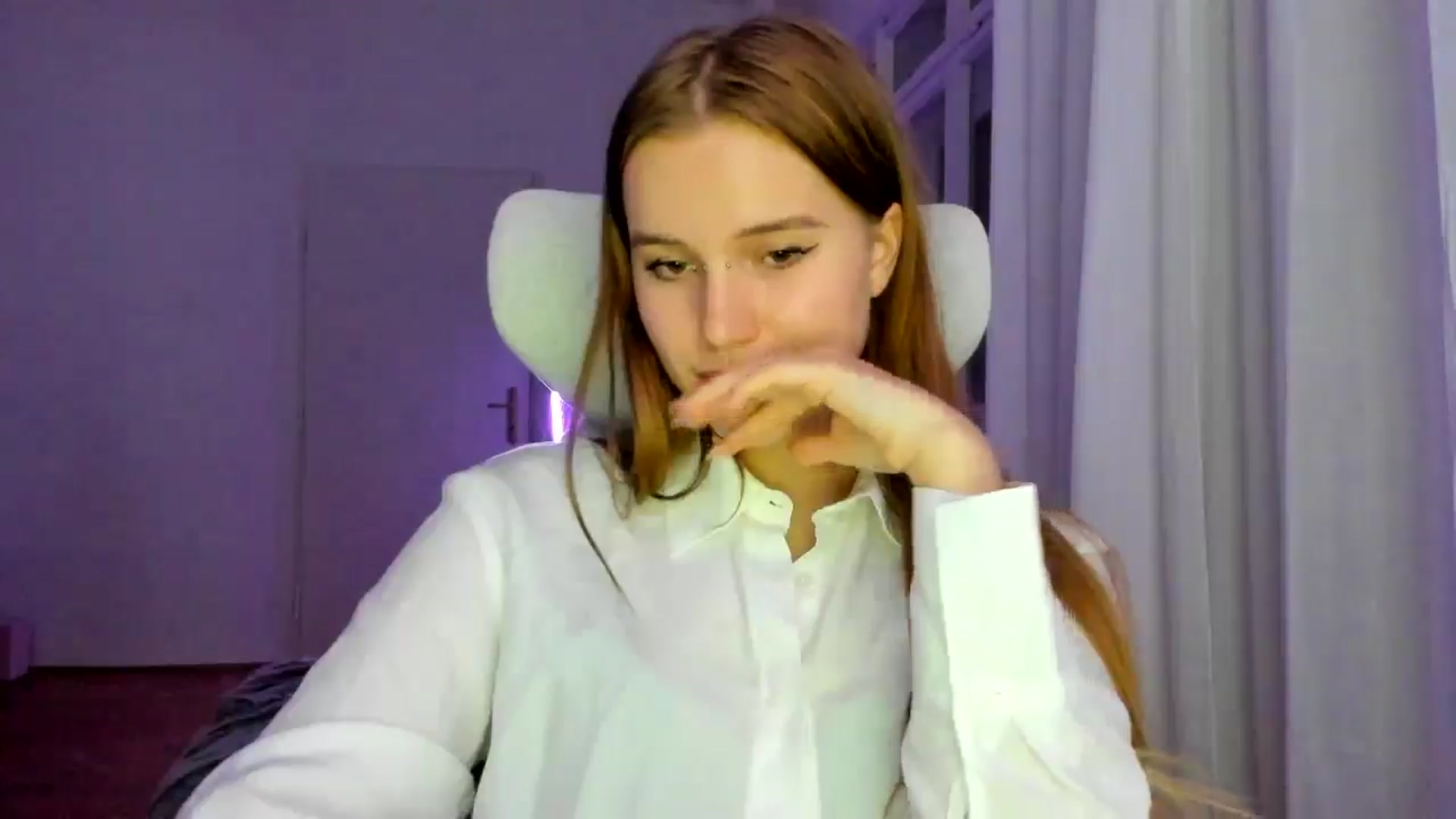 Gallery image thumbnail from Lia_lisia's myfreecams stream on, 01/15/2026, 21:17 image 13 of 20