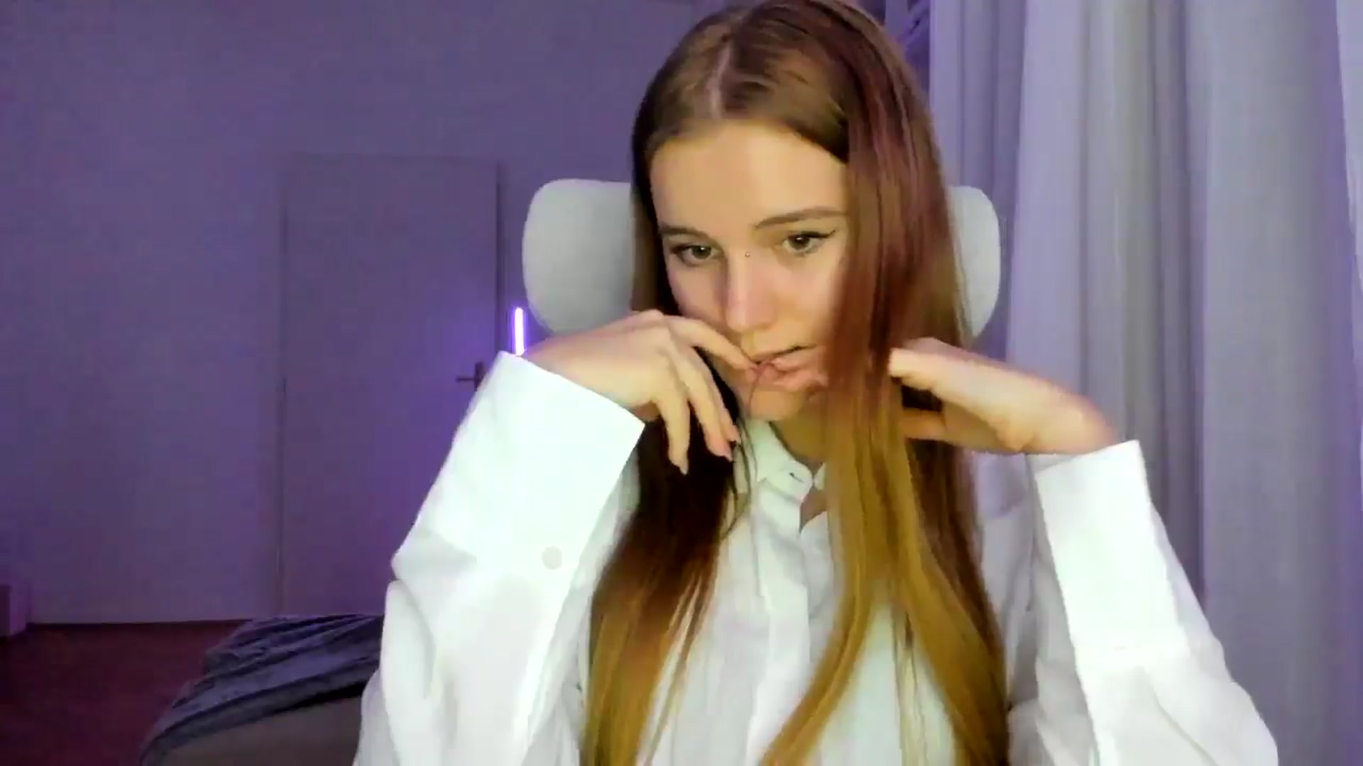 Gallery image thumbnail from Lia_lisia's myfreecams stream on, 01/15/2026, 21:17 image 9 of 20