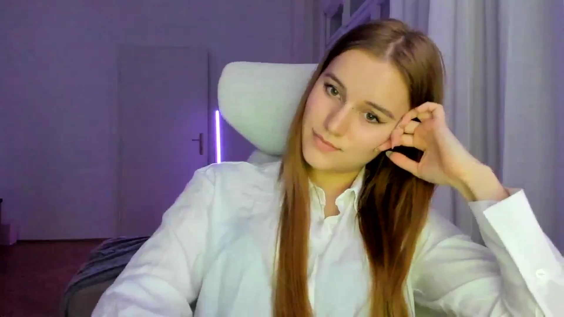 Gallery image thumbnail from Lia_lisia's myfreecams stream on, 01/15/2026, 21:17 image 2 of 20