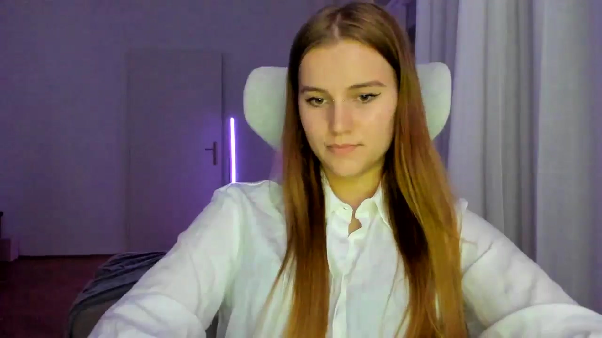 Gallery image thumbnail from Lia_lisia's myfreecams stream on, 01/15/2026, 21:17 image 3 of 20