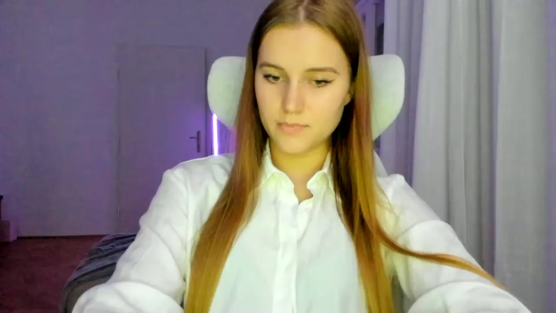 Gallery image thumbnail from Lia_lisia's myfreecams stream on, 01/15/2026, 21:17 image 1 of 20