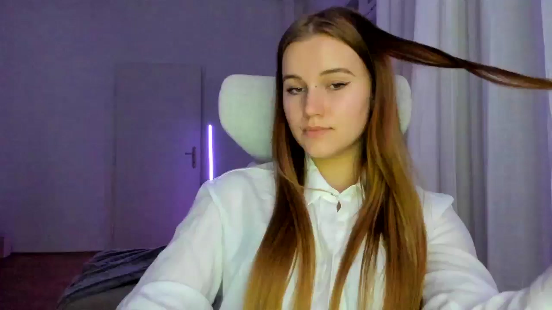 Gallery image thumbnail from Lia_lisia's myfreecams stream on, 01/15/2026, 21:17 image 11 of 20