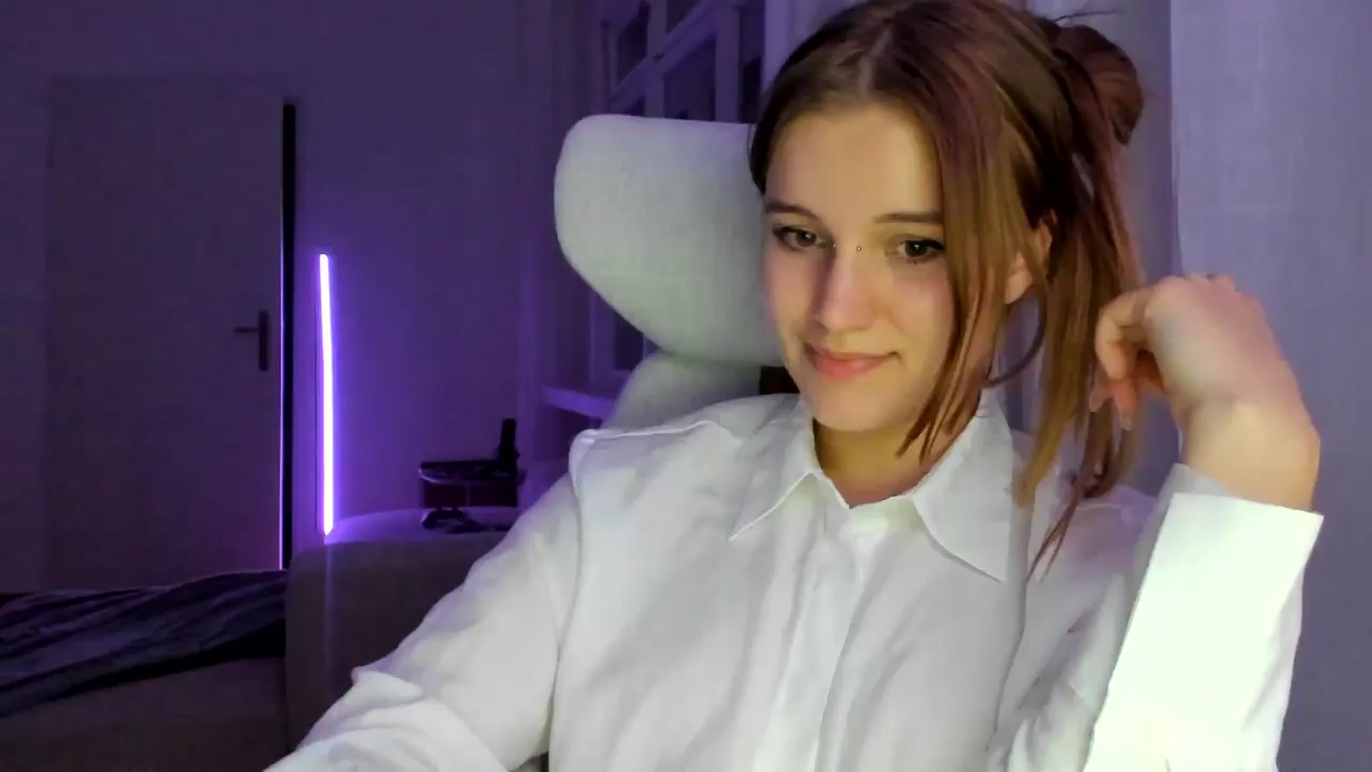 Gallery image thumbnail from Lia_lisia's myfreecams stream on, 01/15/2026, 23:53 image 15 of 20