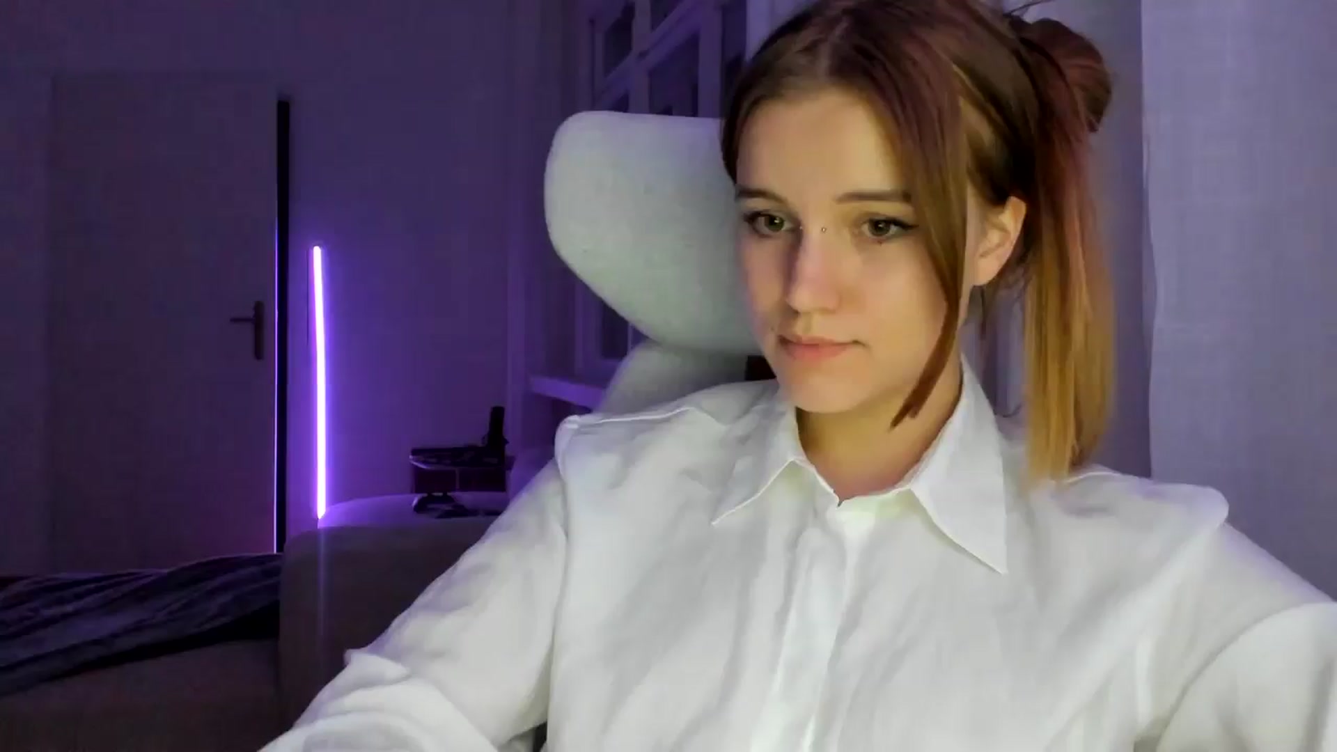 Gallery image thumbnail from Lia_lisia's myfreecams stream on, 01/15/2026, 23:53 image 13 of 20