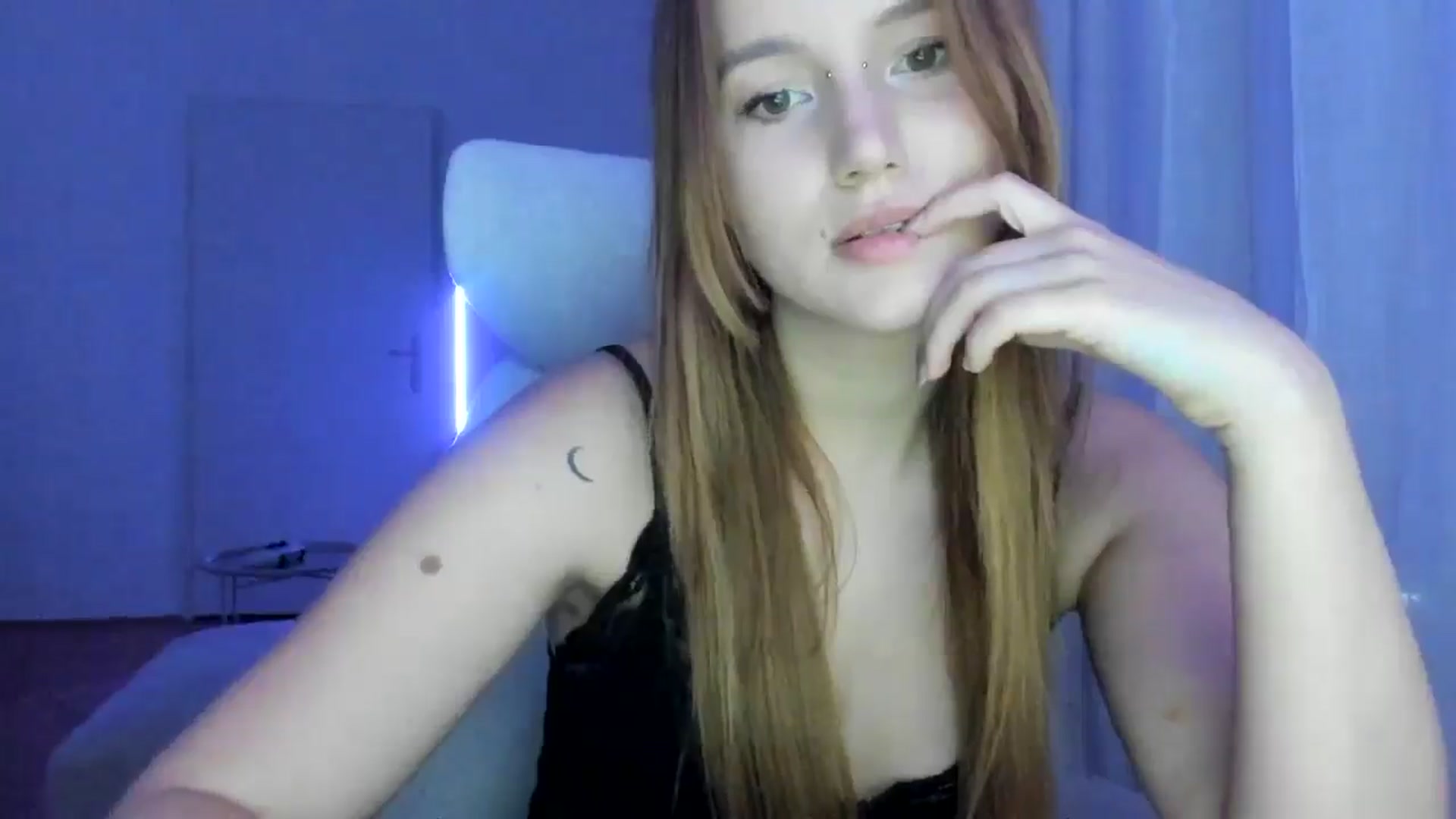 Gallery image thumbnail from Lia_lisia's myfreecams stream on, 01/18/2026, 19:21 image 8 of 20