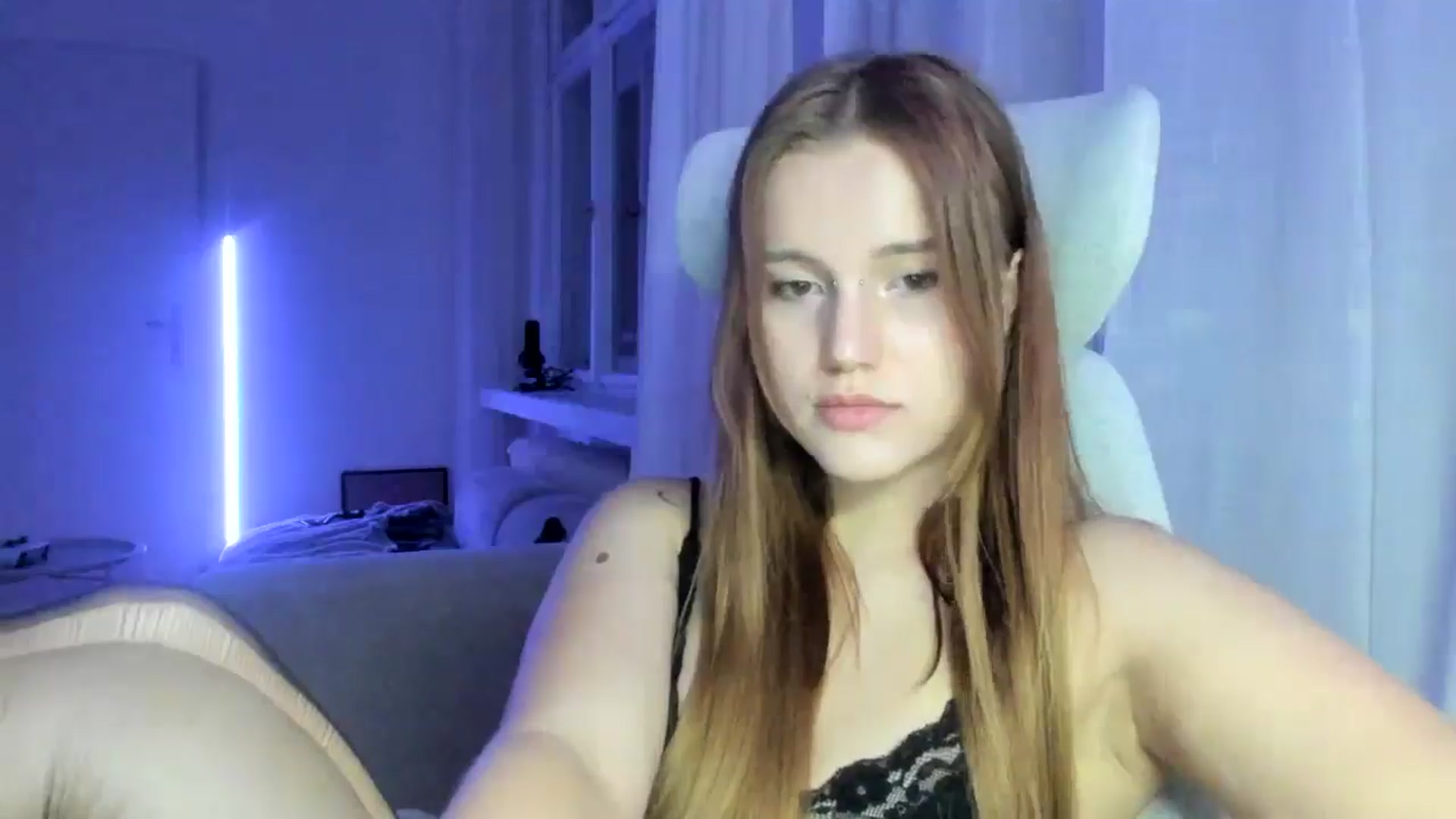 Gallery image thumbnail from Lia_lisia's myfreecams stream on, 01/18/2026, 21:48 image 16 of 20