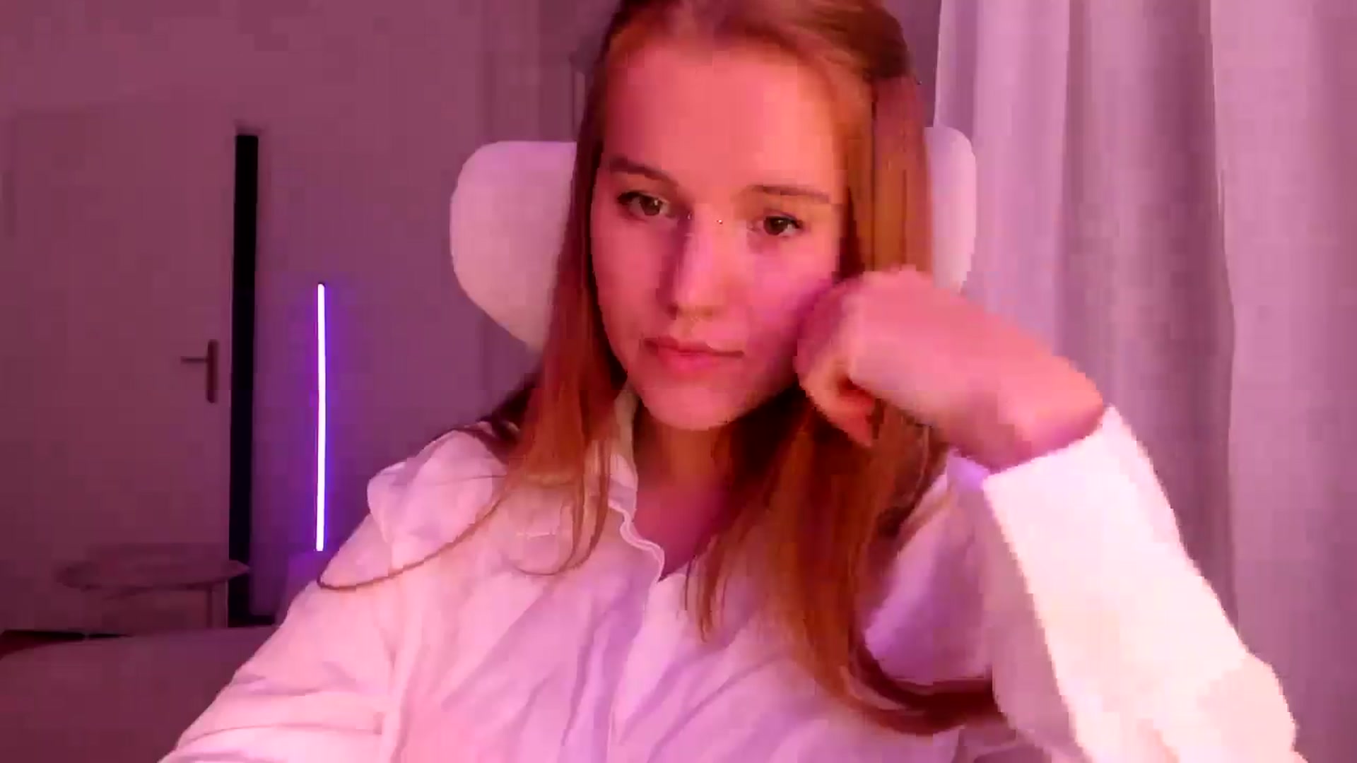 Gallery image thumbnail from Lia_lisia's myfreecams stream on, 01/21/2026, 20:33 image 11 of 20