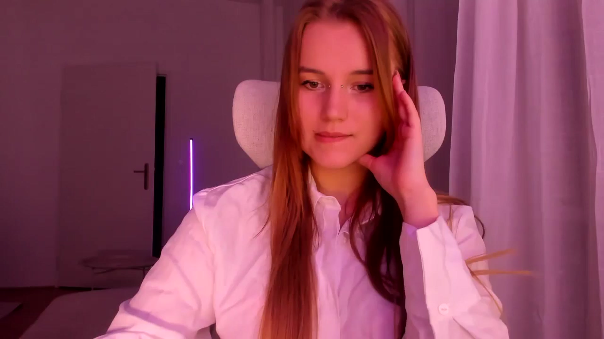Gallery image thumbnail from Lia_lisia's myfreecams stream on, 01/21/2026, 20:33 image 1 of 20