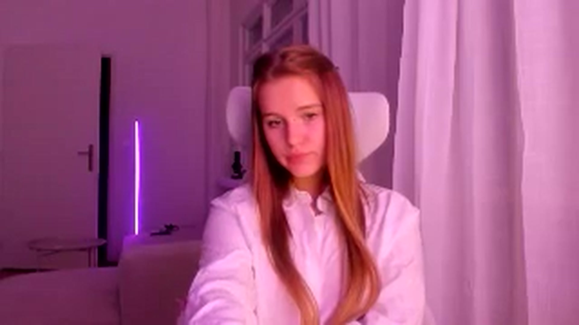 Gallery image thumbnail from Lia_lisia's myfreecams stream on, 01/21/2026, 20:33 image 19 of 20