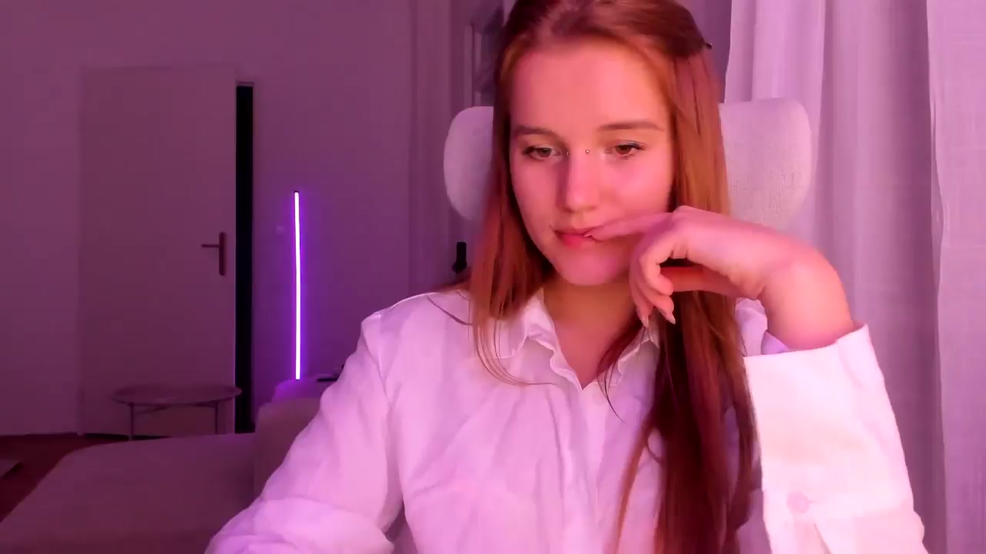 Gallery image thumbnail from Lia_lisia's myfreecams stream on, 01/21/2026, 21:13 image 13 of 20