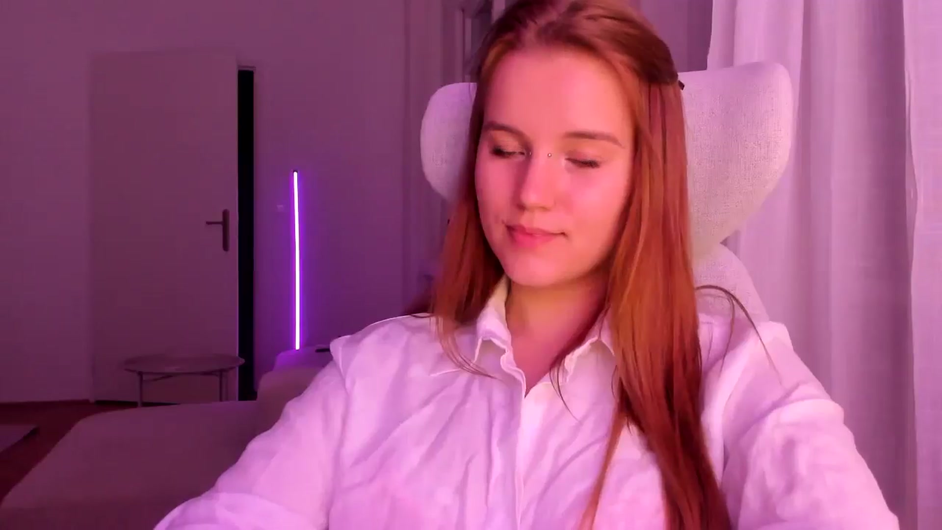 Gallery image thumbnail from Lia_lisia's myfreecams stream on, 01/21/2026, 21:13 image 2 of 20