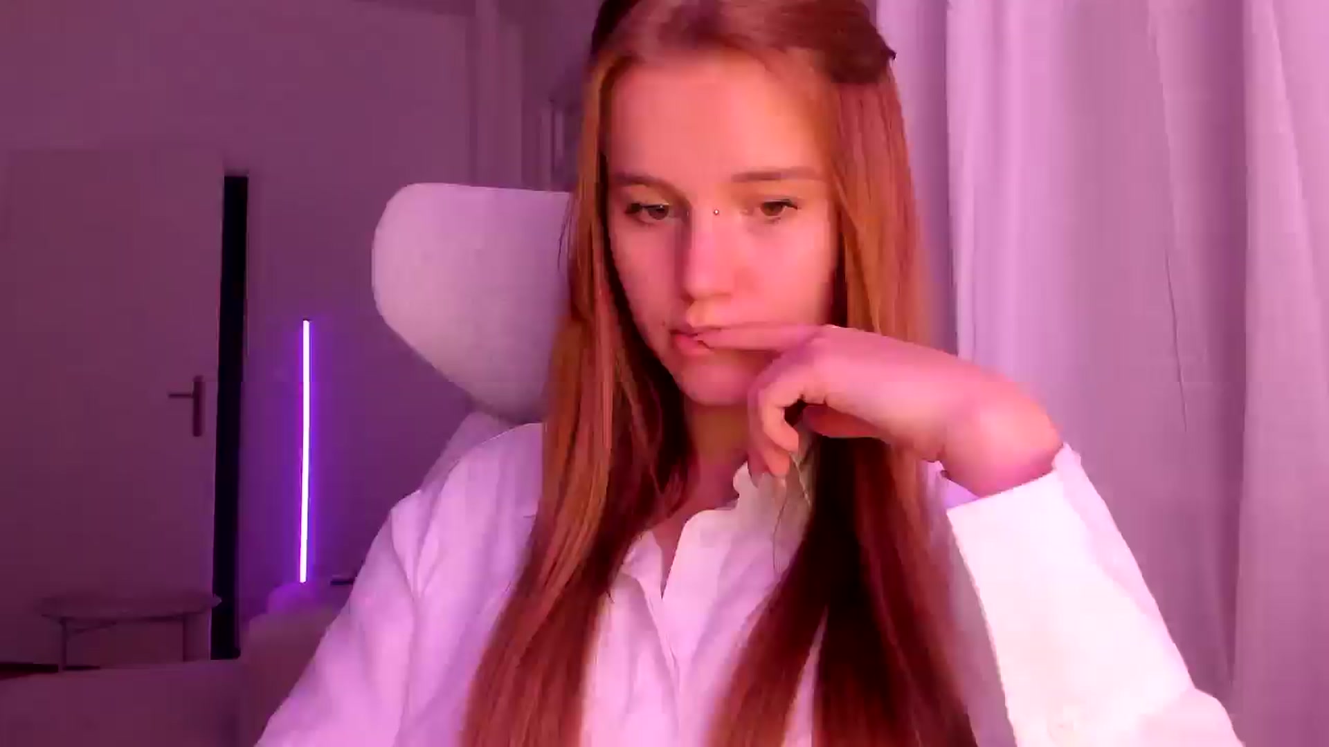 Gallery image thumbnail from Lia_lisia's myfreecams stream on, 01/21/2026, 23:13 image 7 of 20