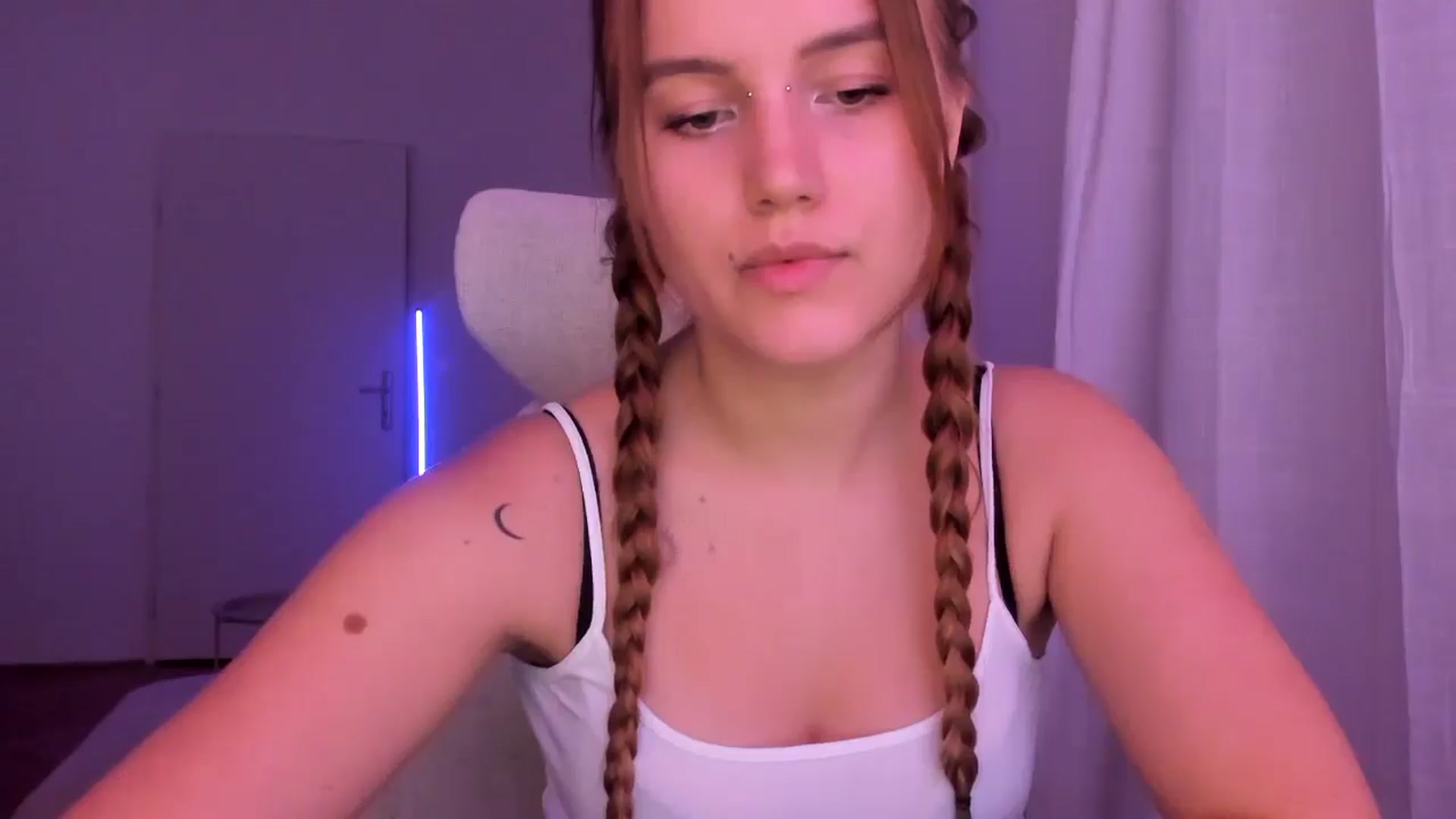 Gallery image thumbnail from Lia_lisia's myfreecams stream on, 01/22/2026, 20:36 image 18 of 20