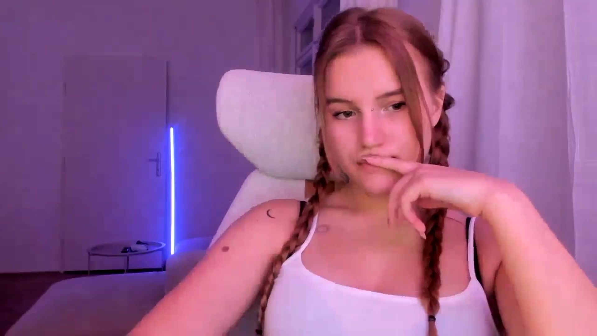Gallery image thumbnail from Lia_lisia's myfreecams stream on, 01/22/2026, 20:36 image 8 of 20