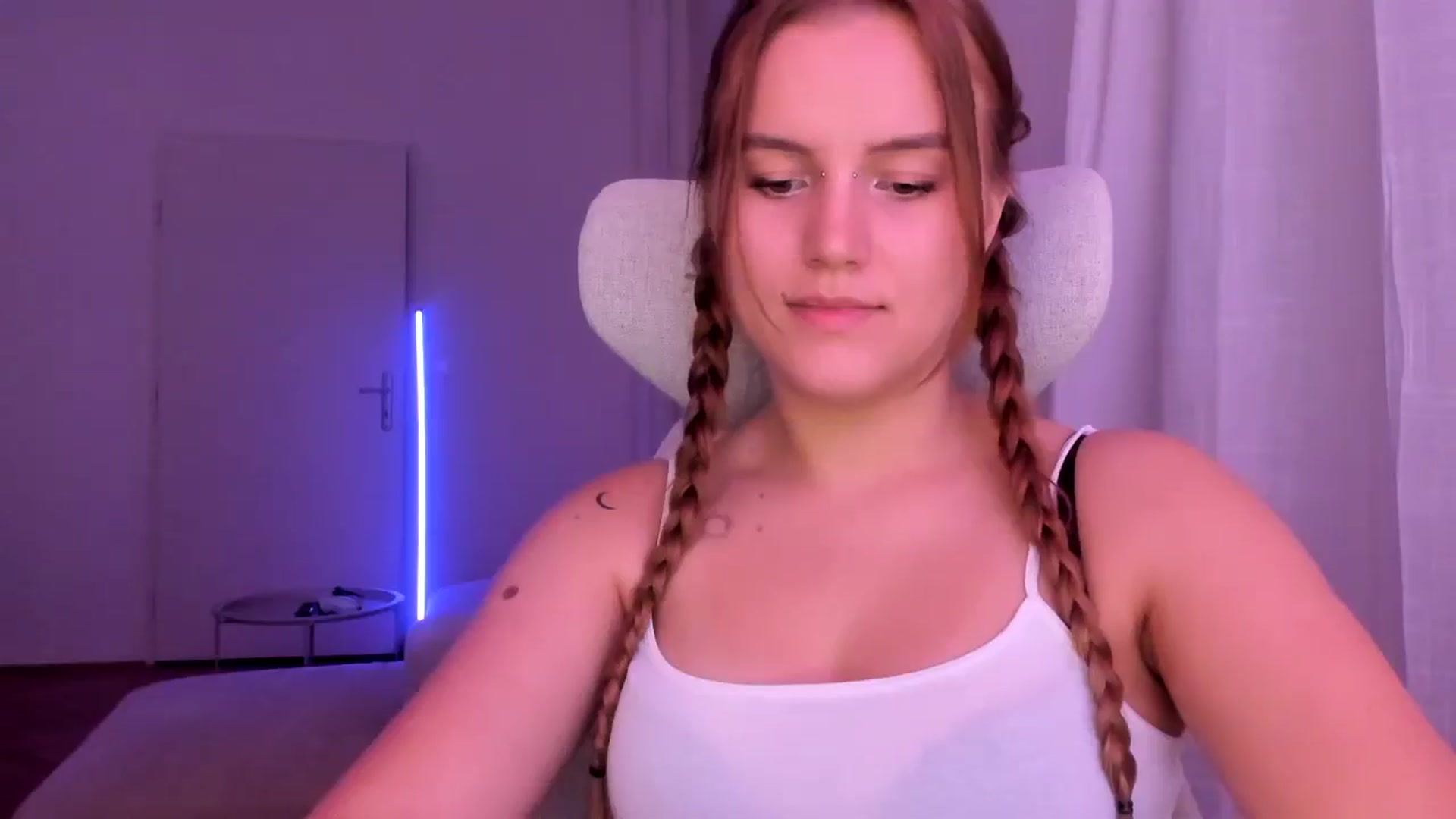 Gallery image thumbnail from Lia_lisia's myfreecams stream on, 01/22/2026, 20:36 image 19 of 20