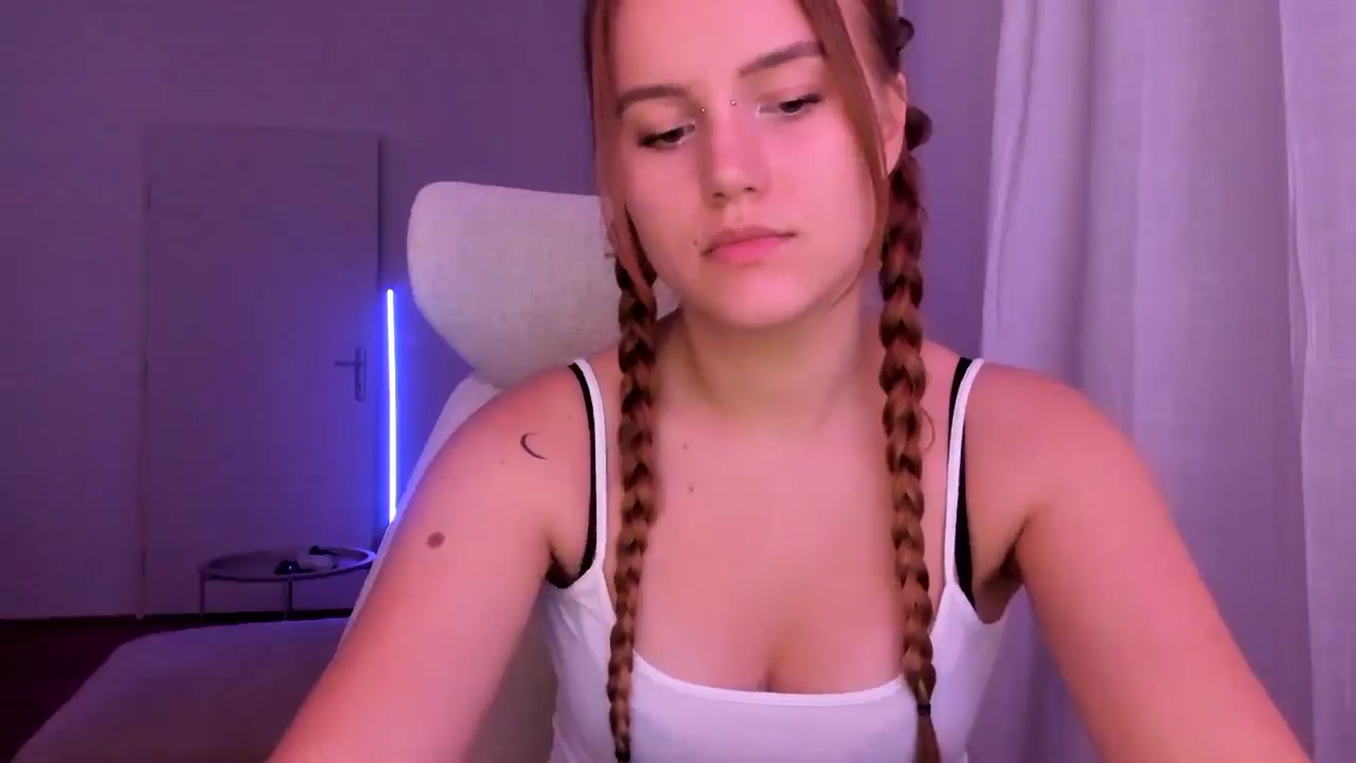 Gallery image thumbnail from Lia_lisia's myfreecams stream on, 01/22/2026, 20:36 image 9 of 20